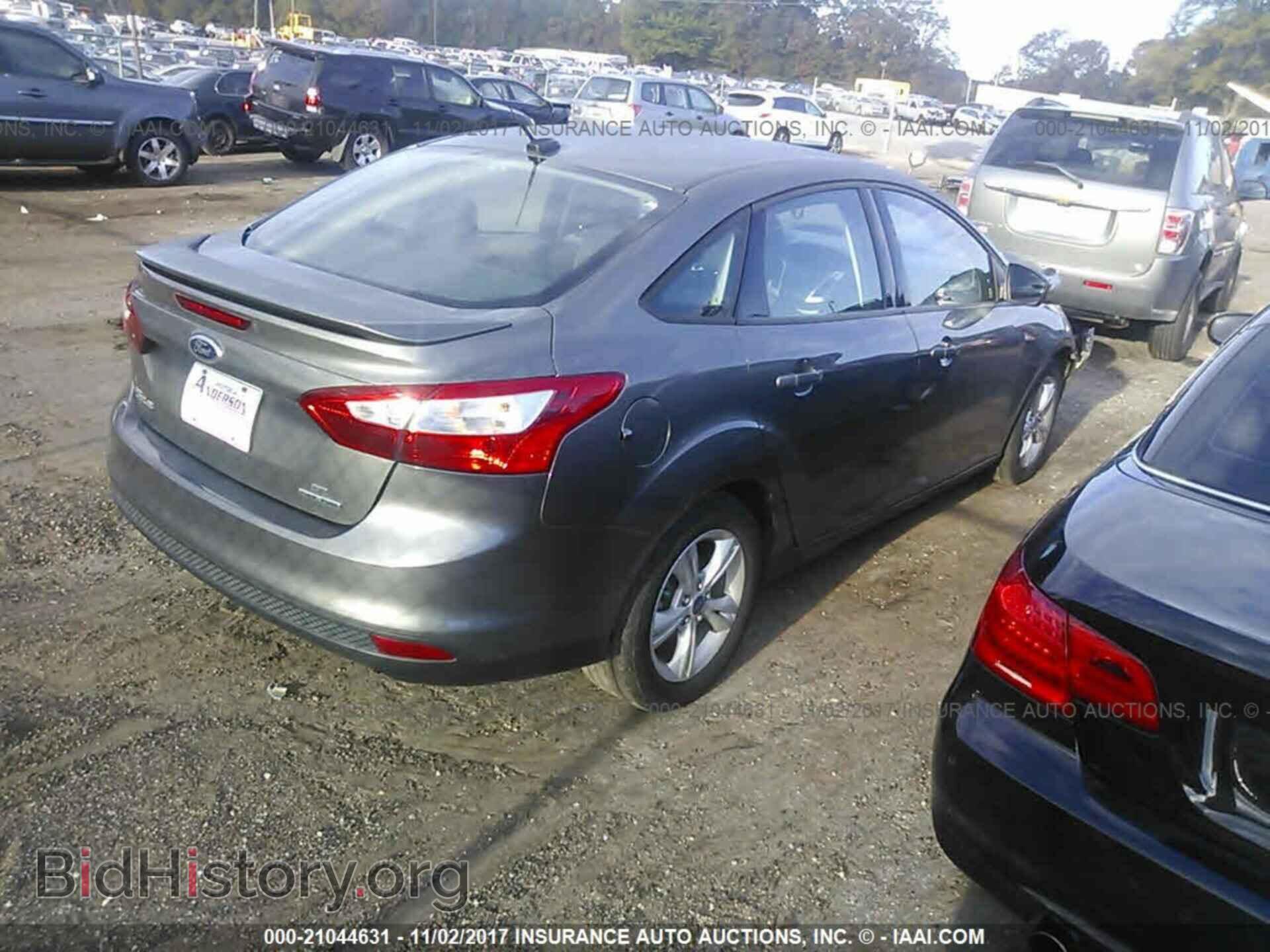 2012 Ford Focus - VIN: 1FAHP3F27CL443697 - Photo 4