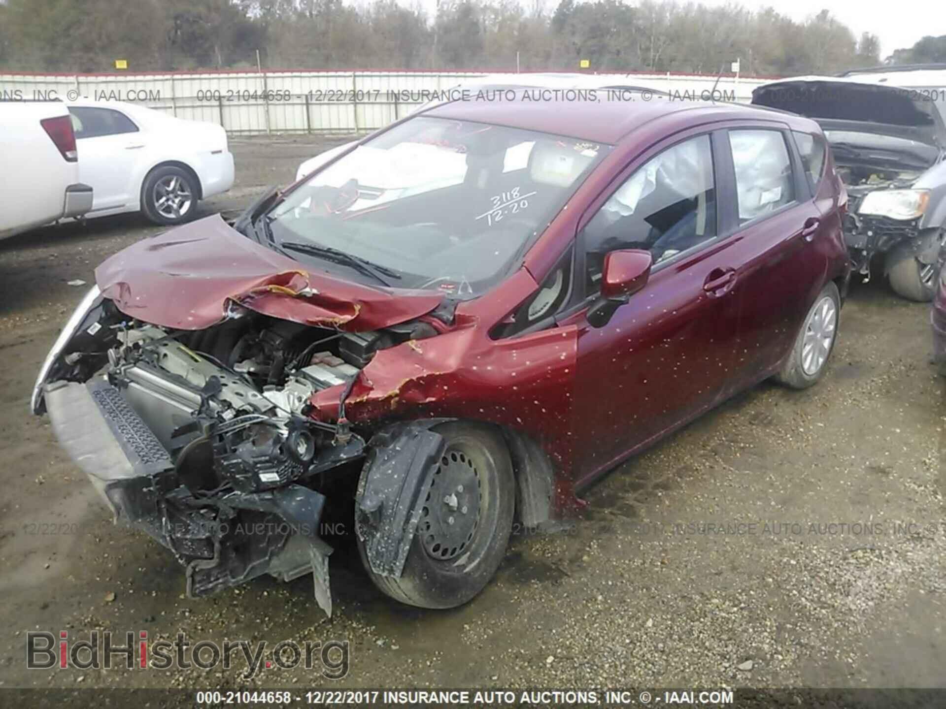 2016 Nissan Versa note - VIN: 3N1CE2CP7GL379873 - Фото 2