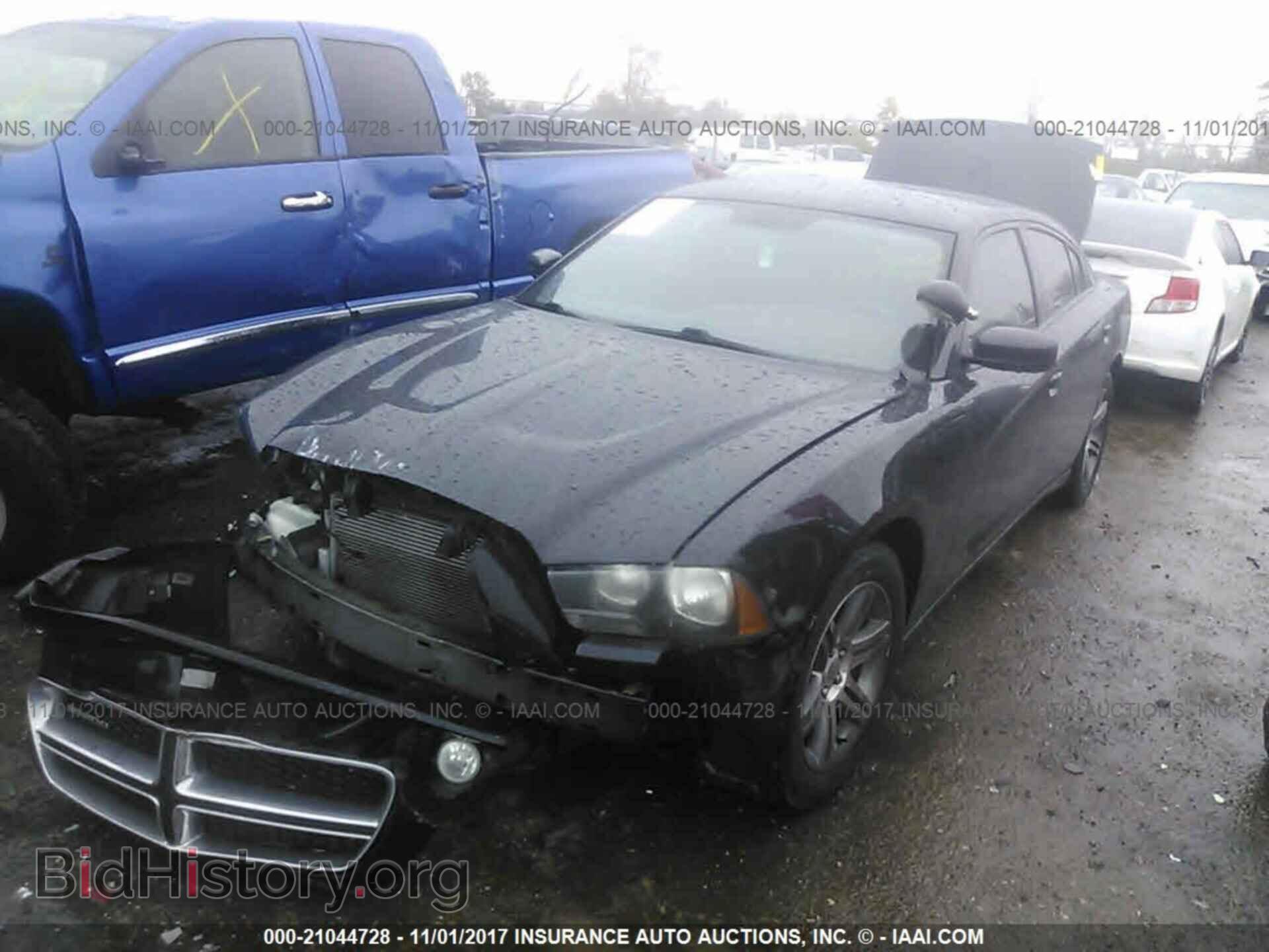 2012 Dodge Charger - VIN: 2C3CDXAT5CH190692 - Фото 2
