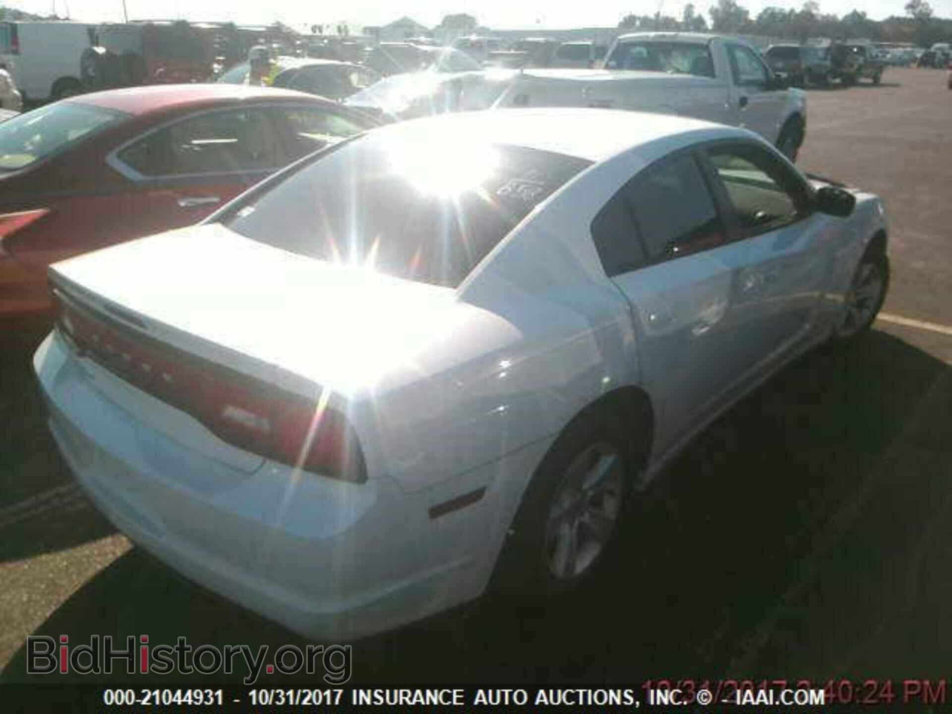 2011 Dodge Charger - VIN: 2B3CL3CG0BH586312 - Фото 2
