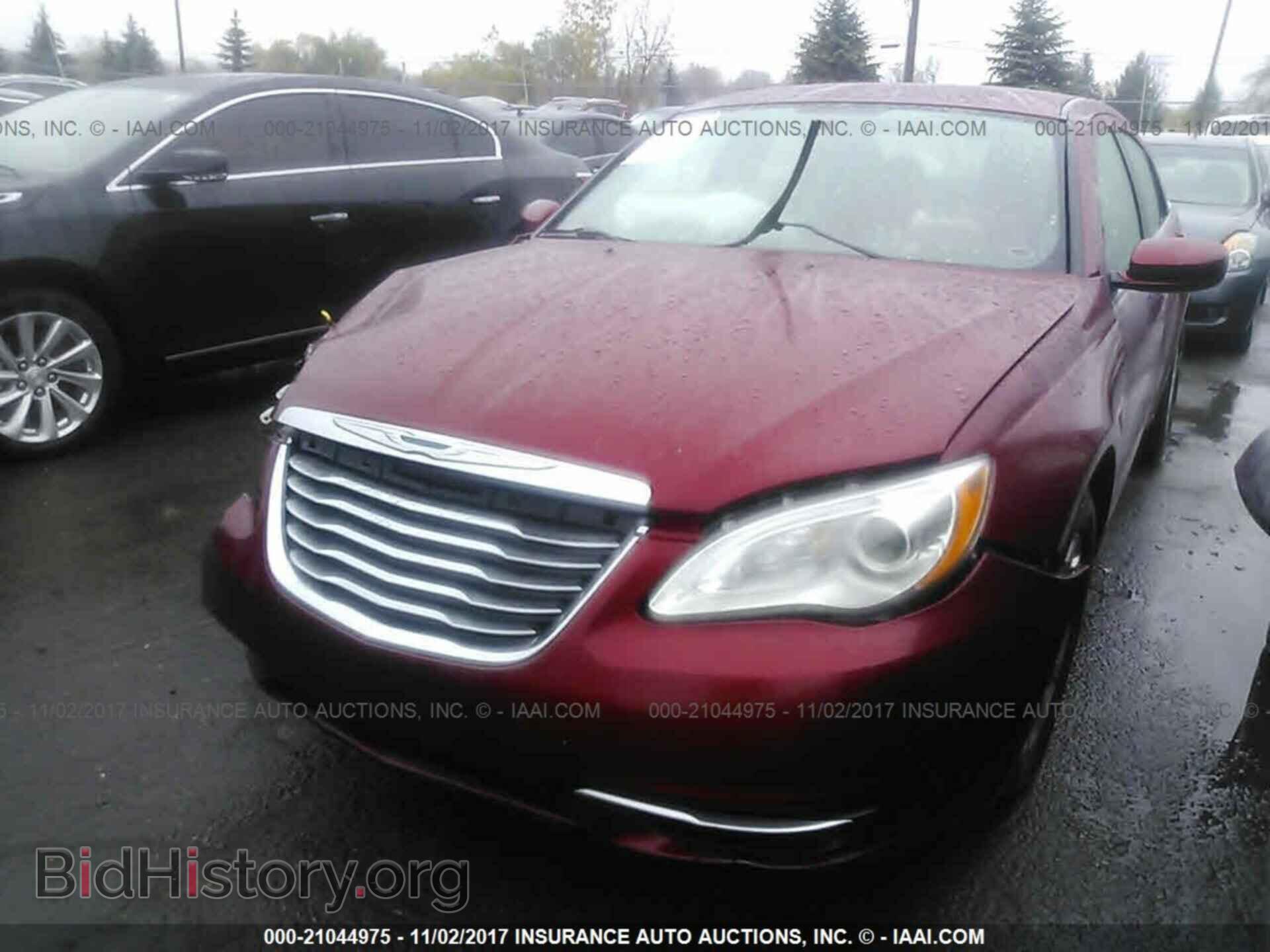 2013 Chrysler 200 - VIN: 1C3CCBBB5DN570703 - Photo 2