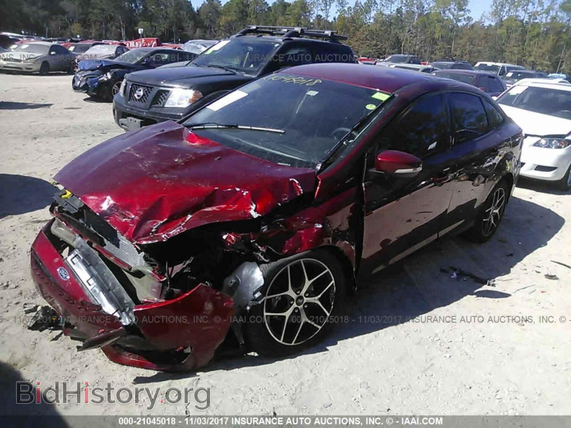2017 Ford Focus - VIN: 1FADP3FE9HL317518 - Photo 2