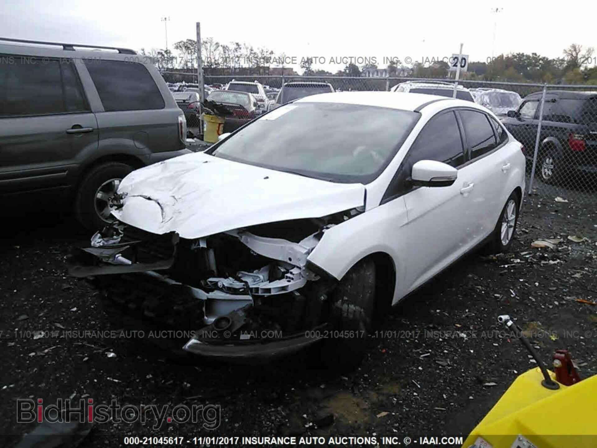 2016 Ford Focus - VIN: 1FADP3F25GL381771 - Фото 2