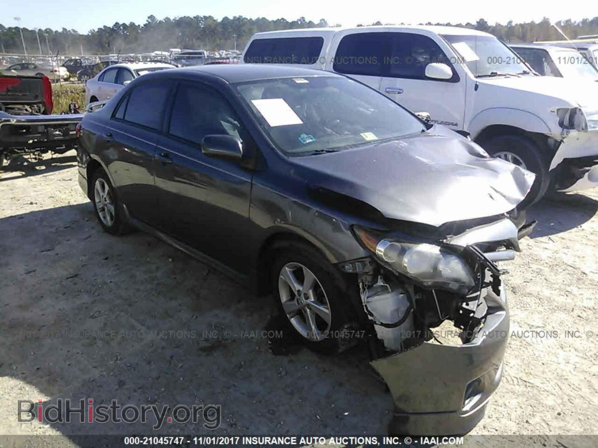 Photo 2T1BU4EE2BC581728 - Toyota Corolla 2011