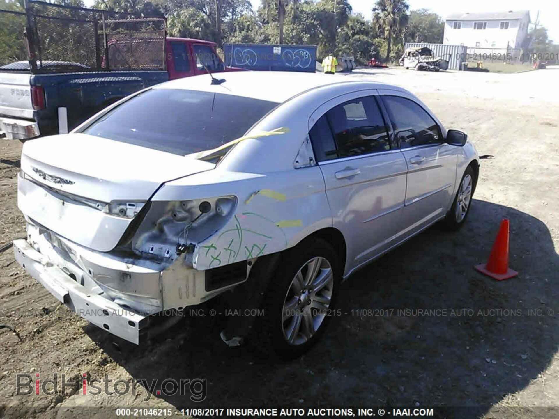2012 Chrysler 200 - VIN: 1C3CCBBB8CN205060 - Photo 4