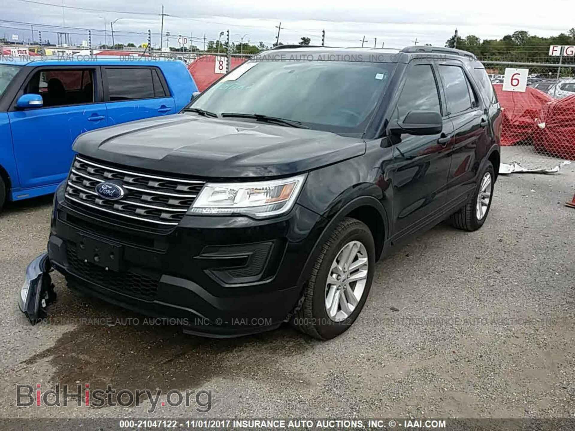 2017 Ford Explorer - VIN: 1FM5K7B8XHGC65213 - Photo 2