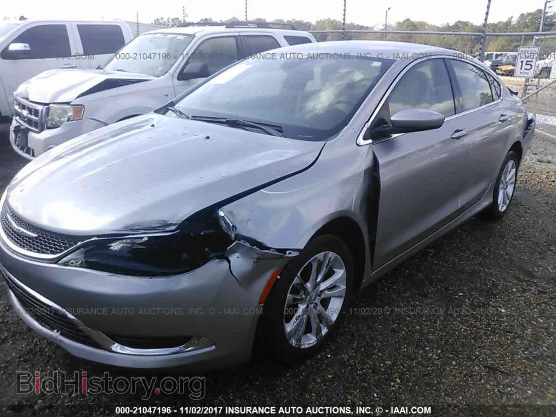 2015 Chrysler 200 - VIN: 1C3CCCAB3FN655405 - Photo 2