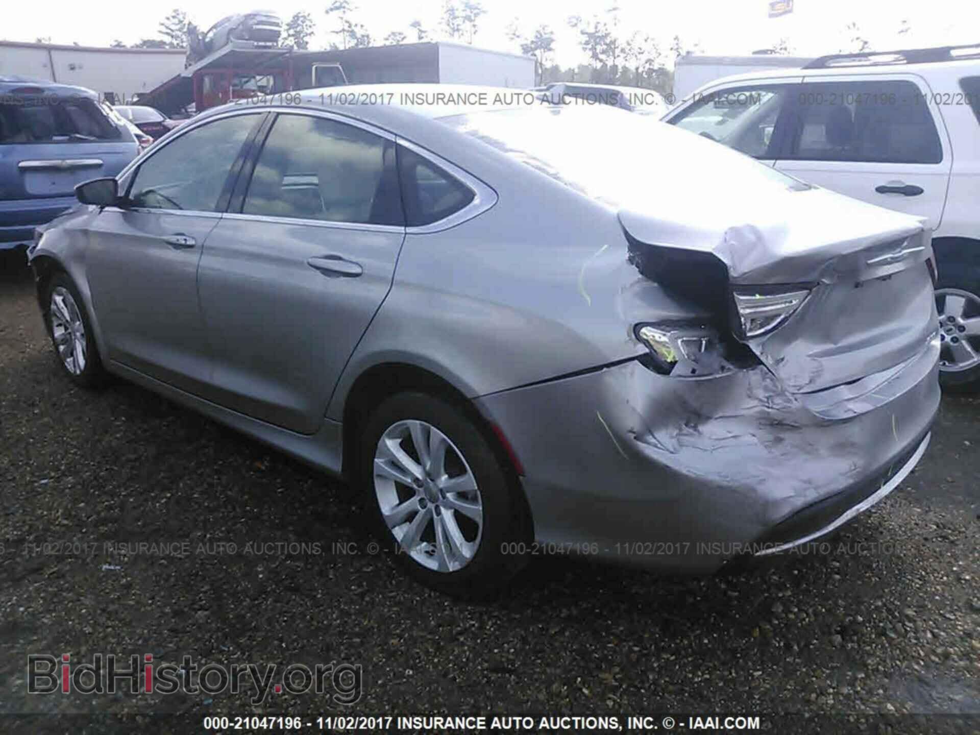 2015 Chrysler 200 - VIN: 1C3CCCAB3FN655405 - Photo 3