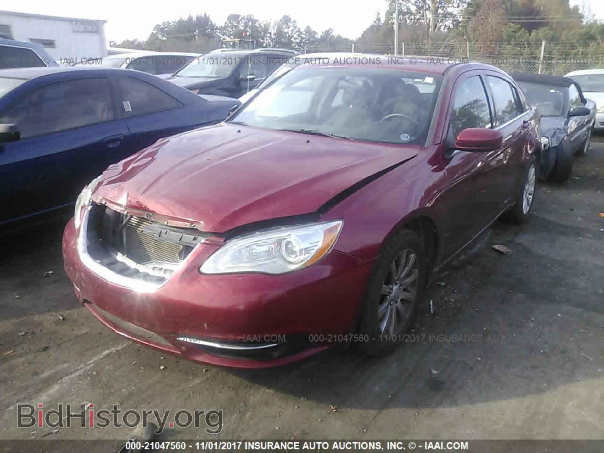 2013 Chrysler 200 - VIN: 1C3CCBBG9DN532077 - Photo 2