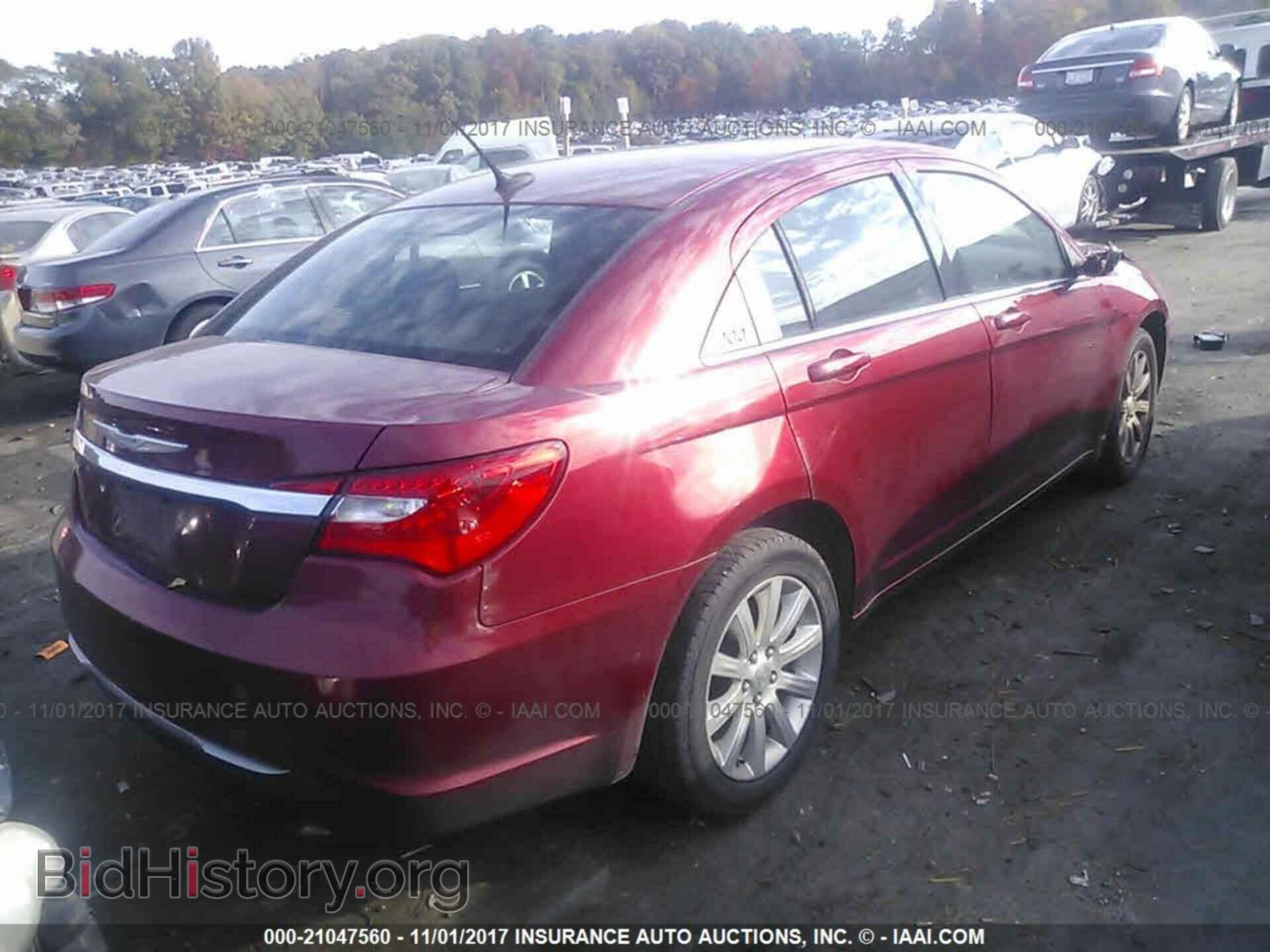 2013 Chrysler 200 - VIN: 1C3CCBBG9DN532077 - Photo 4