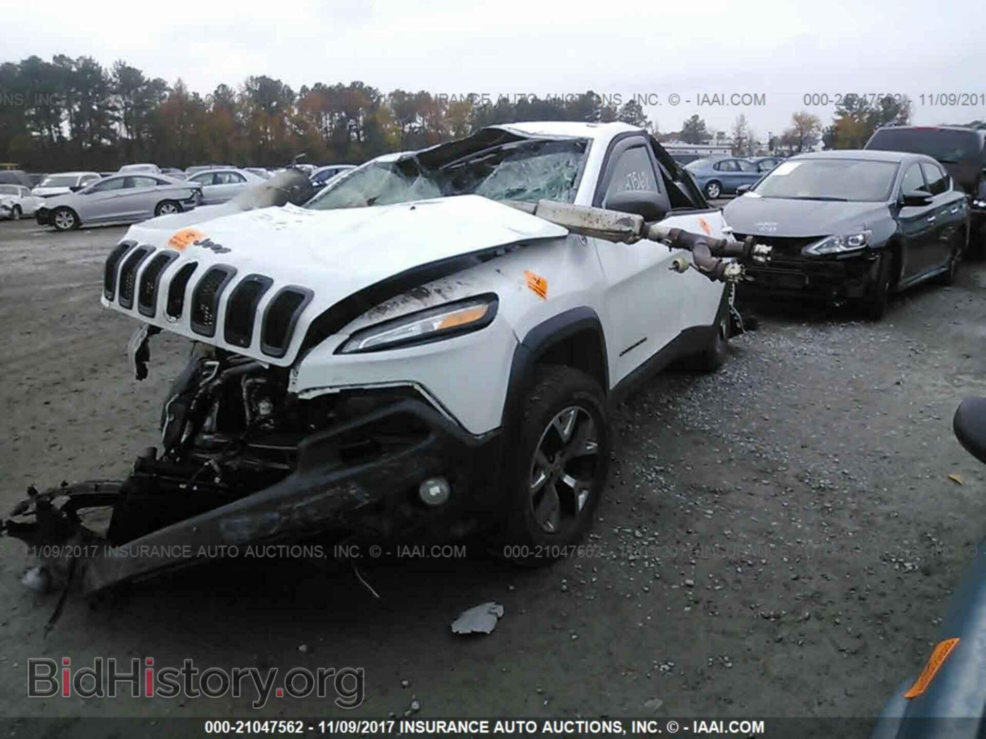 2014 Jeep Cherokee - VIN: 1C4PJMBS0EW207722 - Photo 2