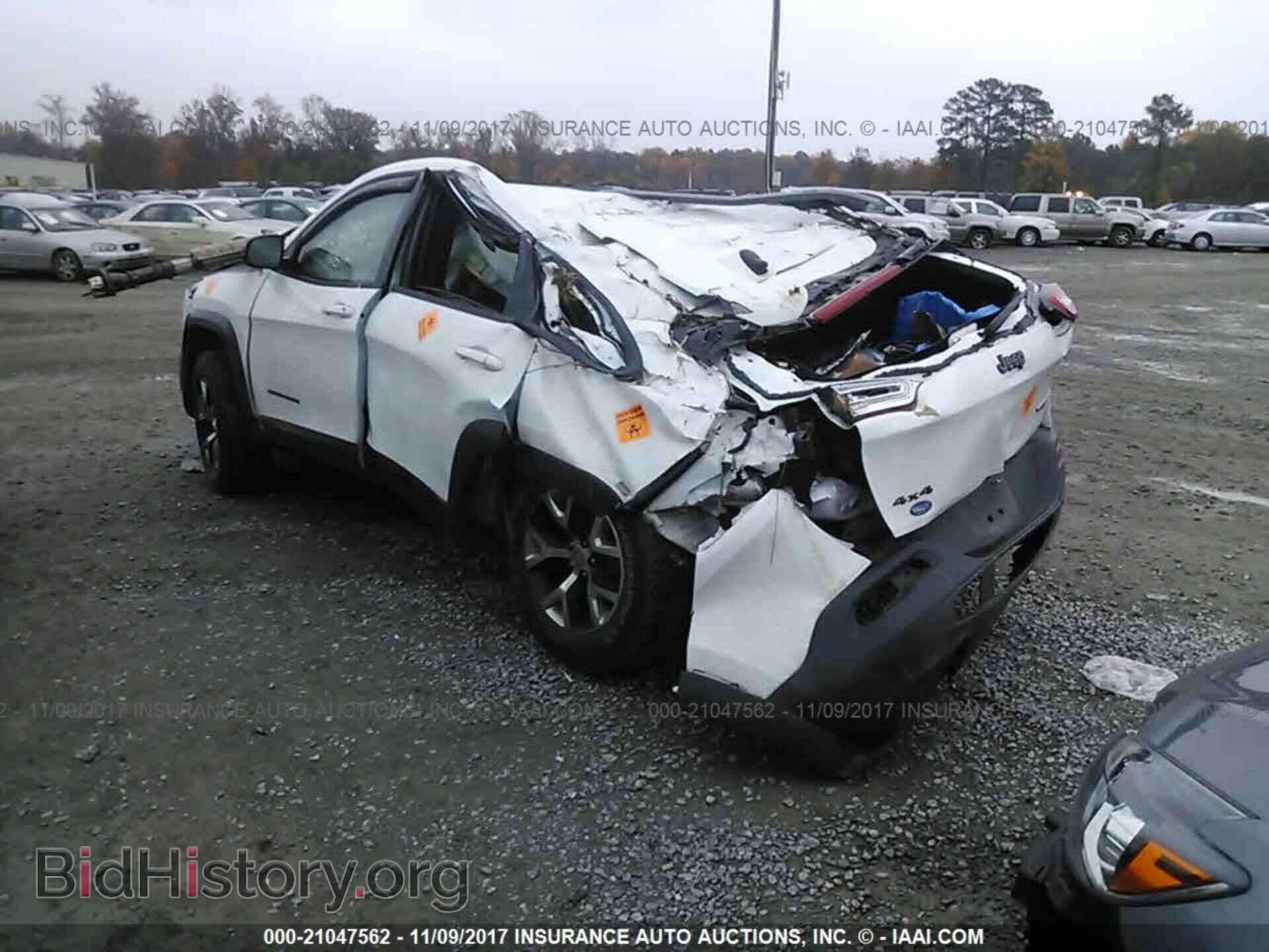 2014 Jeep Cherokee - VIN: 1C4PJMBS0EW207722 - Photo 3