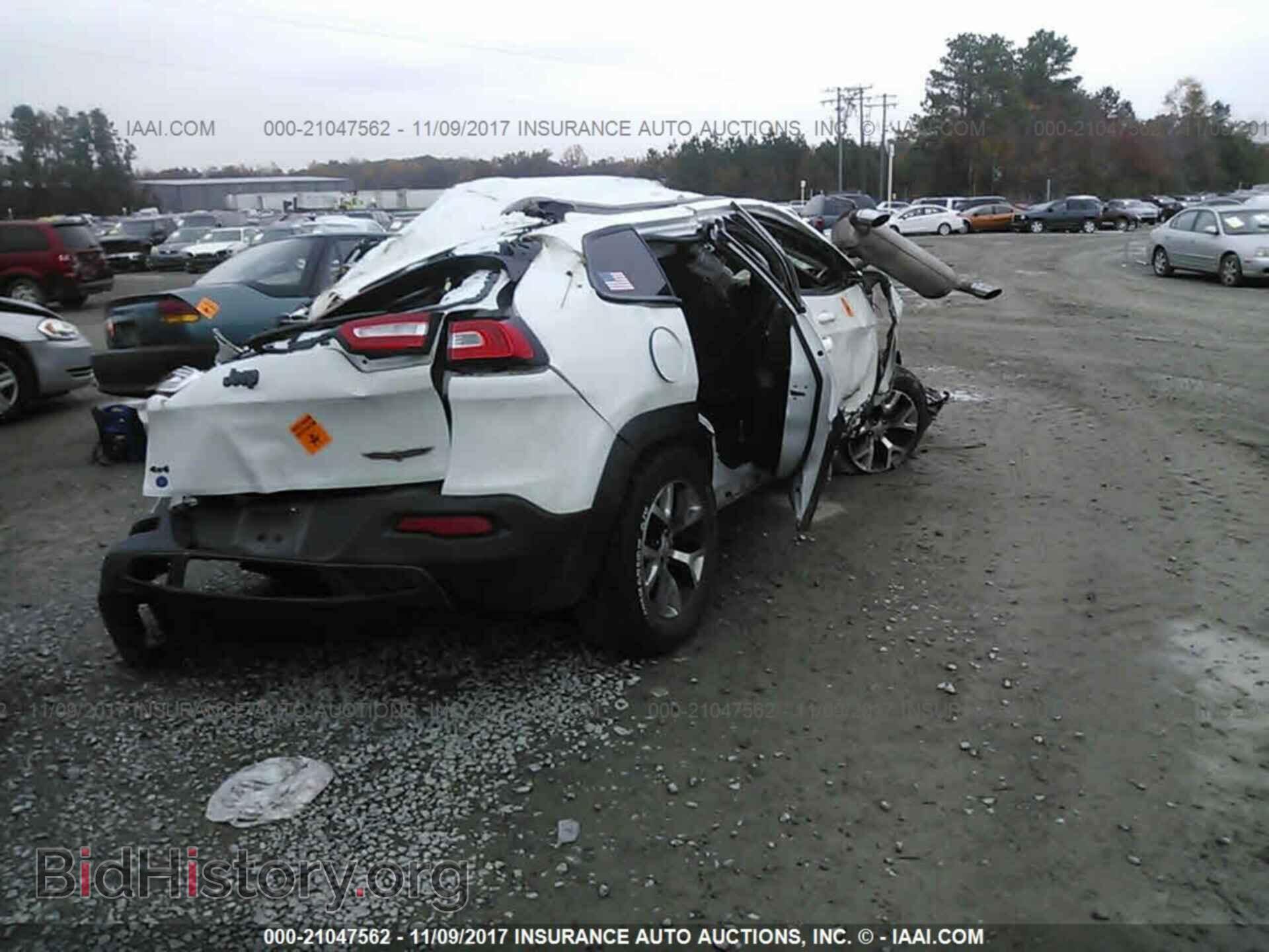 2014 Jeep Cherokee - VIN: 1C4PJMBS0EW207722 - Photo 4