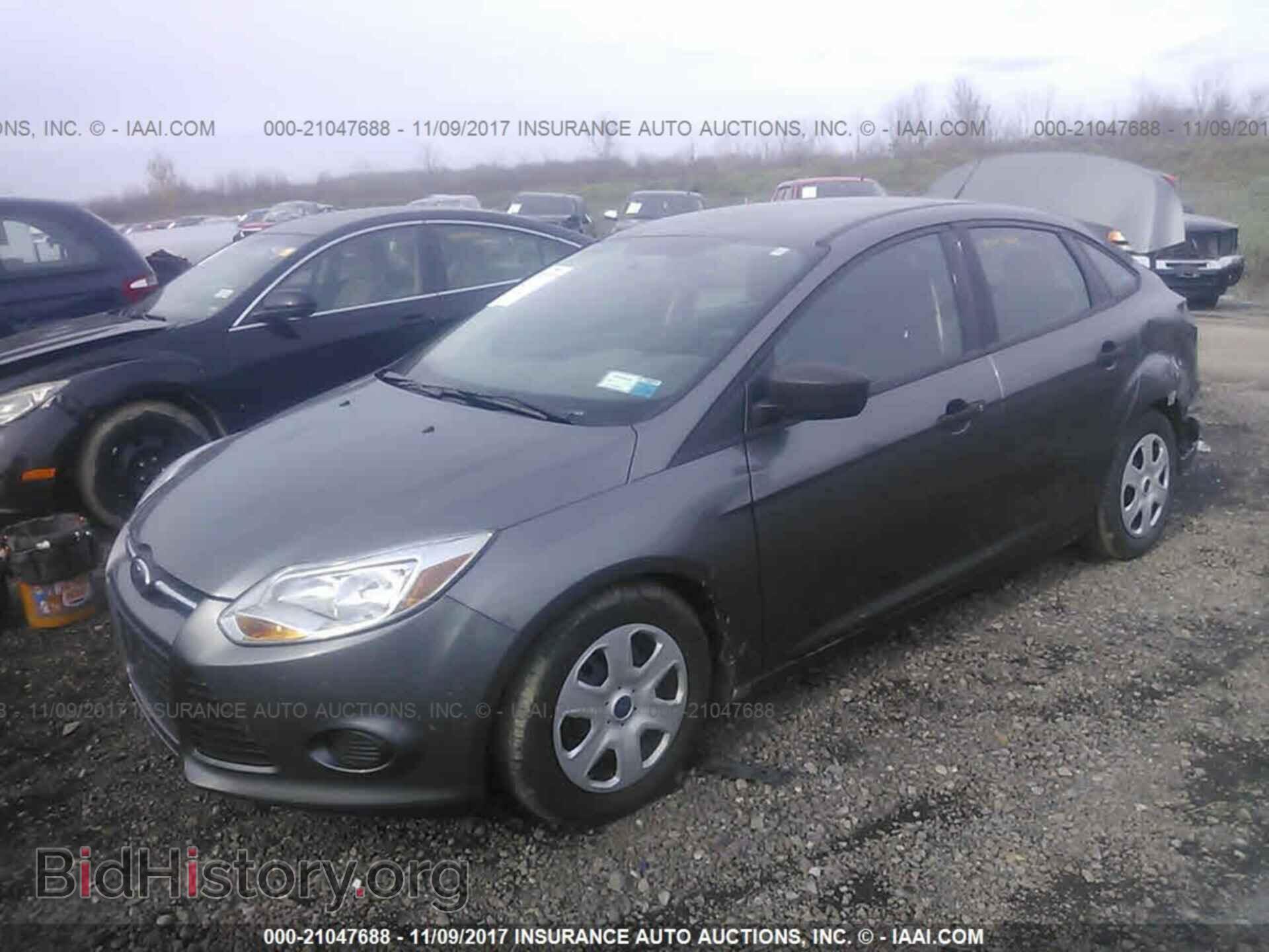 2014 Ford Focus - VIN: 1FADP3E24EL102079 - Photo 2