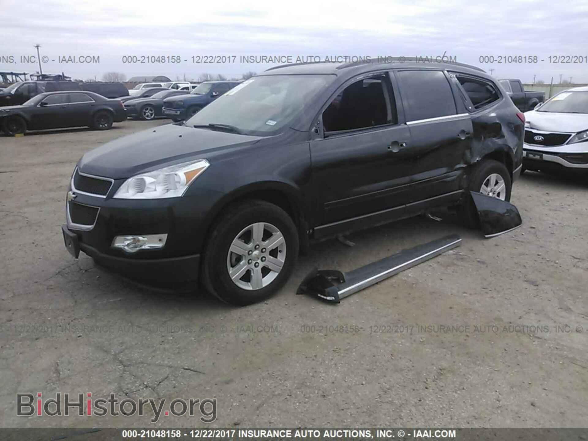 2012 Chevrolet Traverse - VIN: 1GNKRGED3CJ101932 - Фото 2