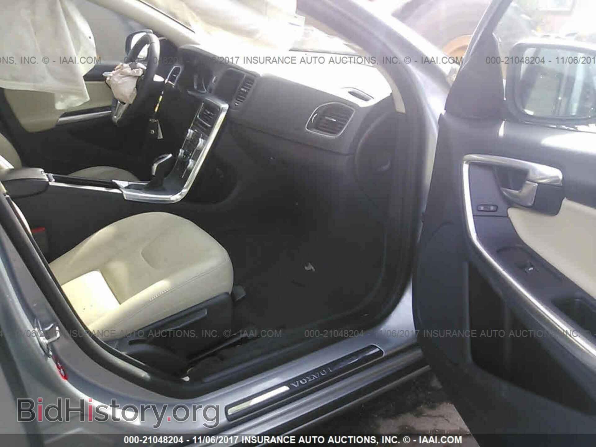 2017 Volvo S60 - VIN: YV126MFL9H2424237 - Фото 5