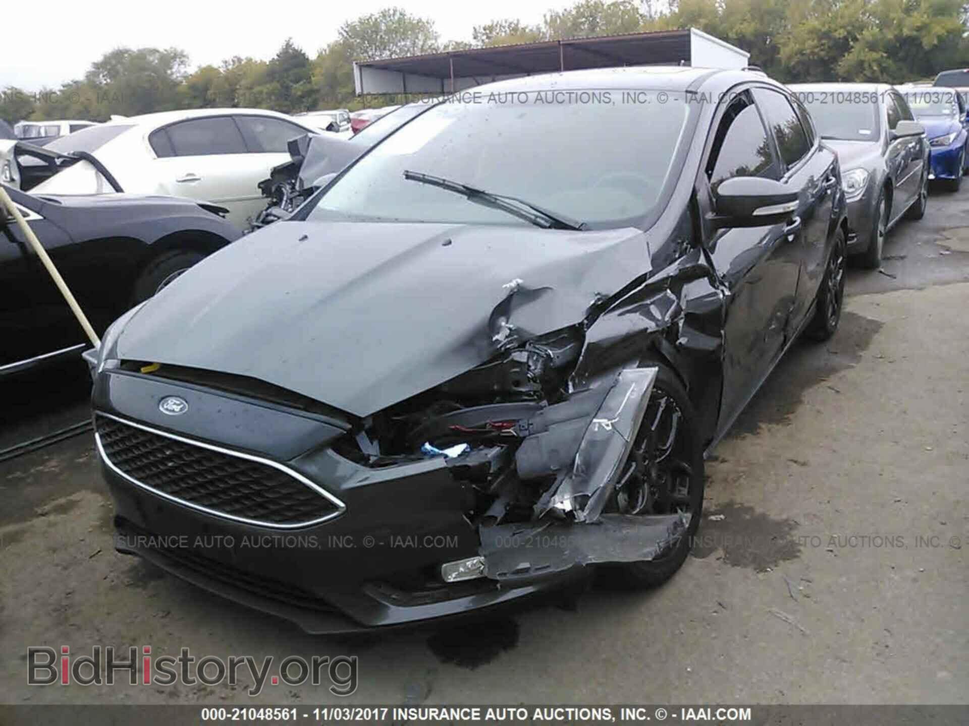 2016 Ford Focus - VIN: 1FADP3K28GL262537 - Photo 2