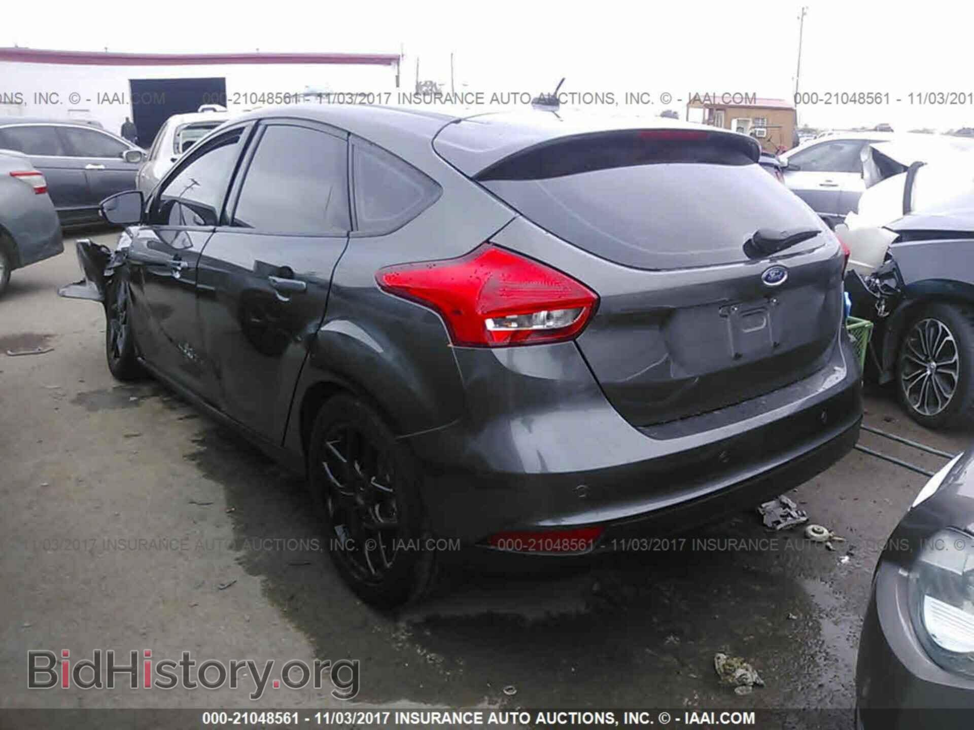 2016 Ford Focus - VIN: 1FADP3K28GL262537 - Photo 3