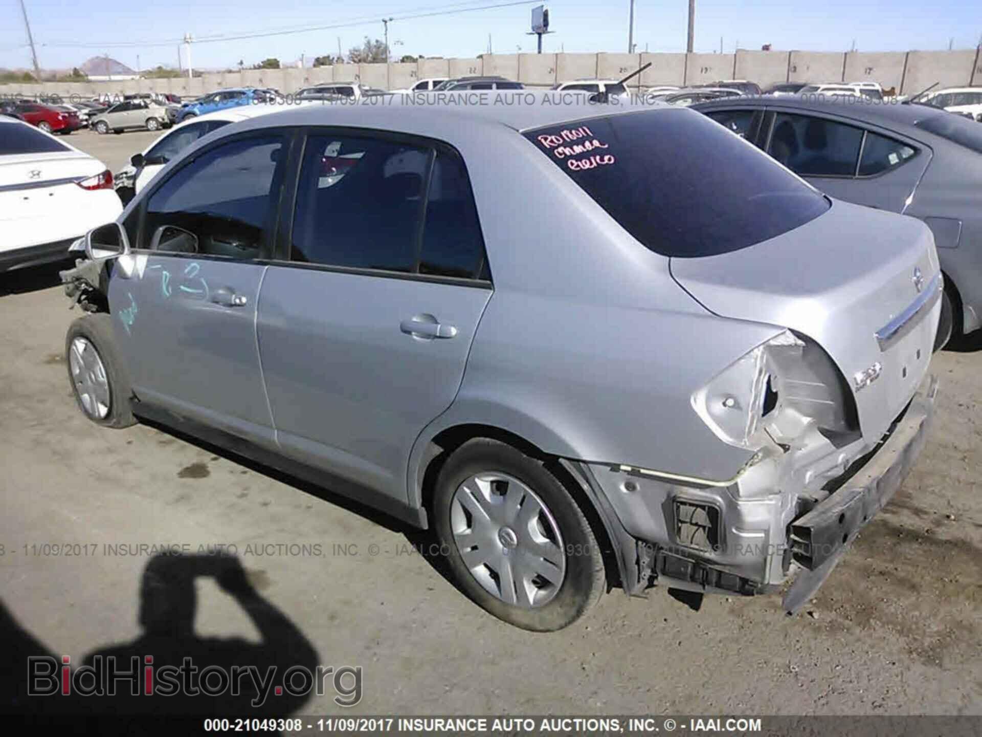 2011 Nissan Versa - VIN: 3N1BC1AP2BL381036 - Фото 3