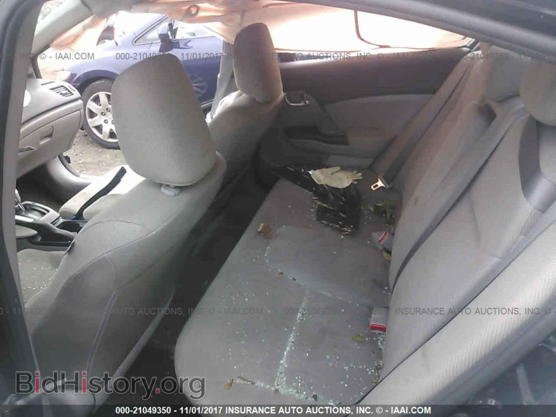 2012 Honda Civic - VIN: 2HGFB2F85CH605033 - Photo 8