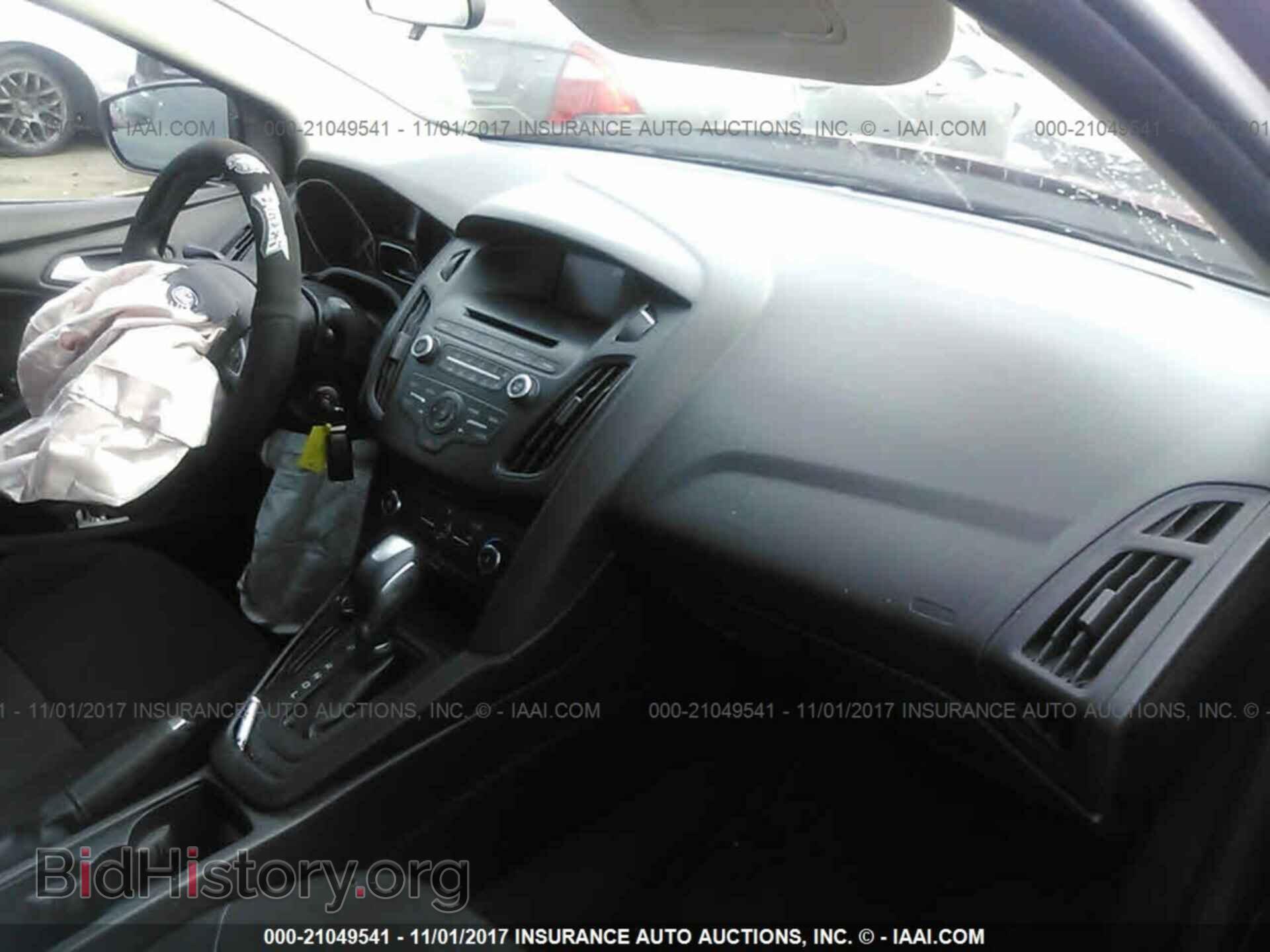 2016 Ford Focus - VIN: 1FADP3F27GL265634 - Photo 5