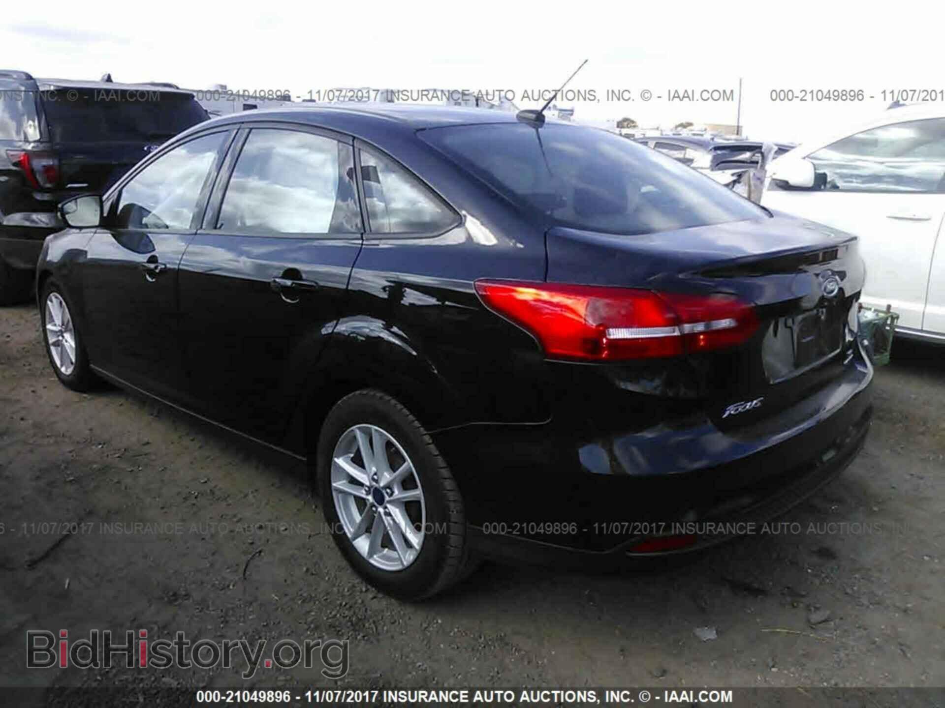 2016 Ford Focus - VIN: 1FADP3F21GL271154 - Photo 3