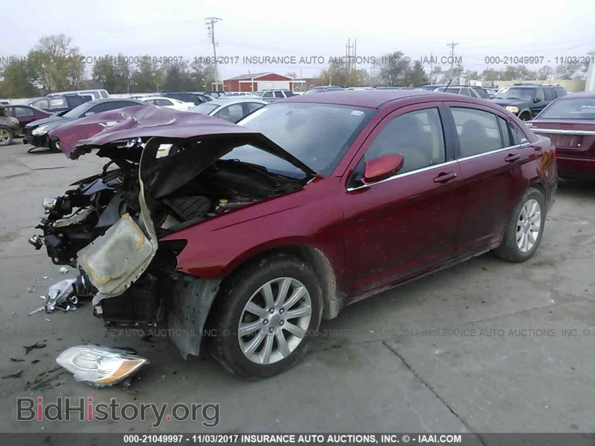 2013 Chrysler 200 - VIN: 1C3CCBBB7DN570184 - Фото 2