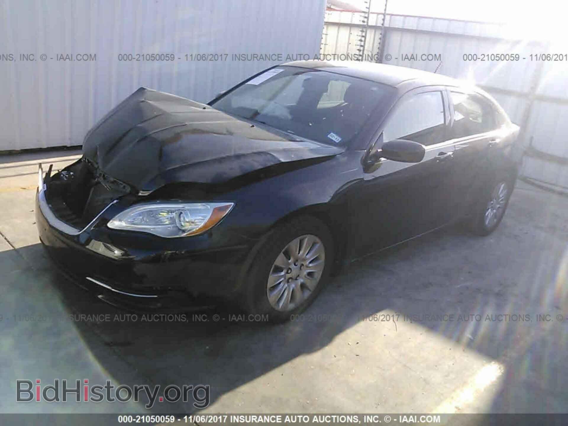 2013 Chrysler 200 - VIN: 1C3CCBAG2DN727553 - Фото 2