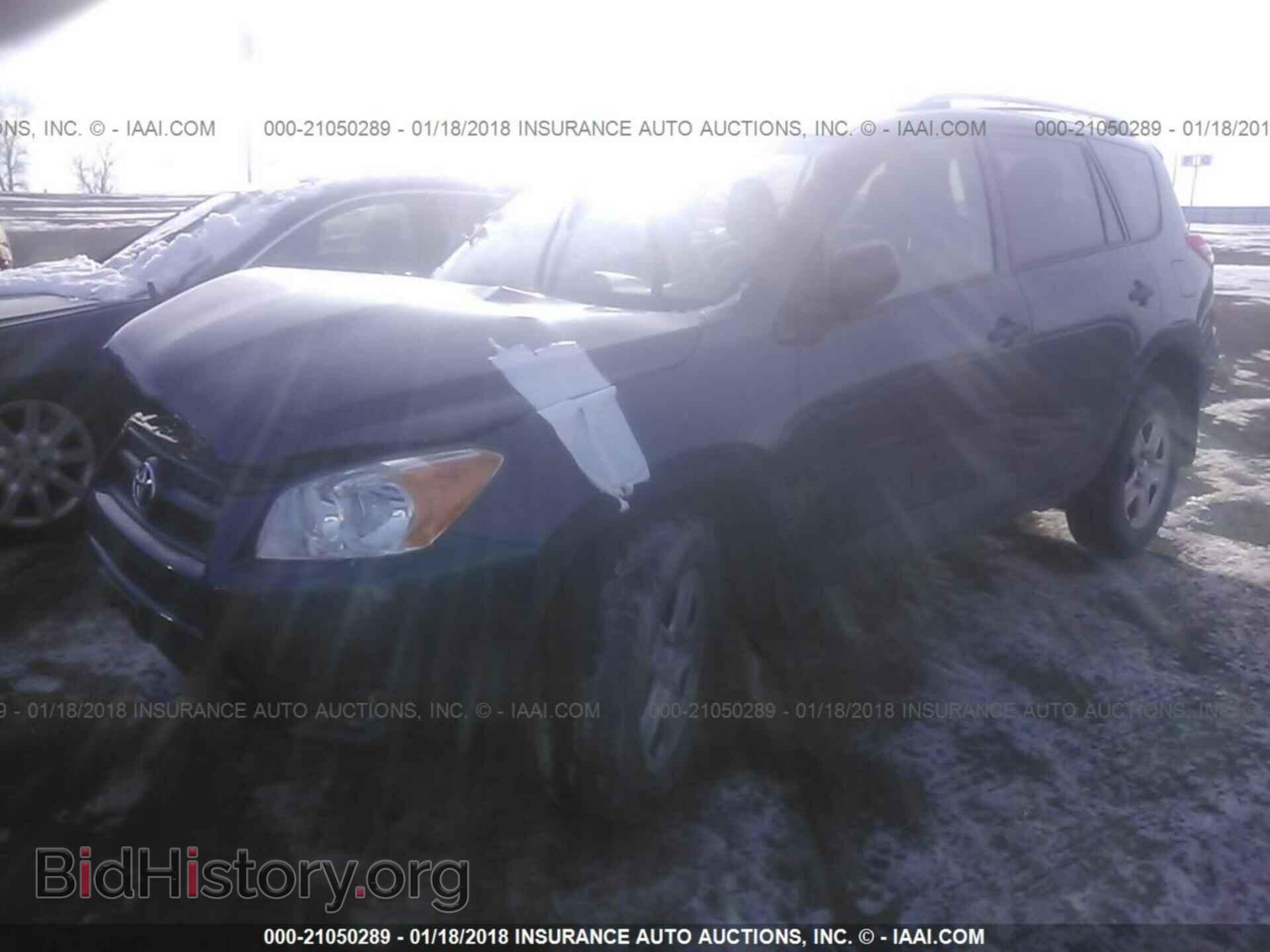 2011 Toyota Rav4 - VIN: 2T3BF4DV1BW156647 - Фото 2