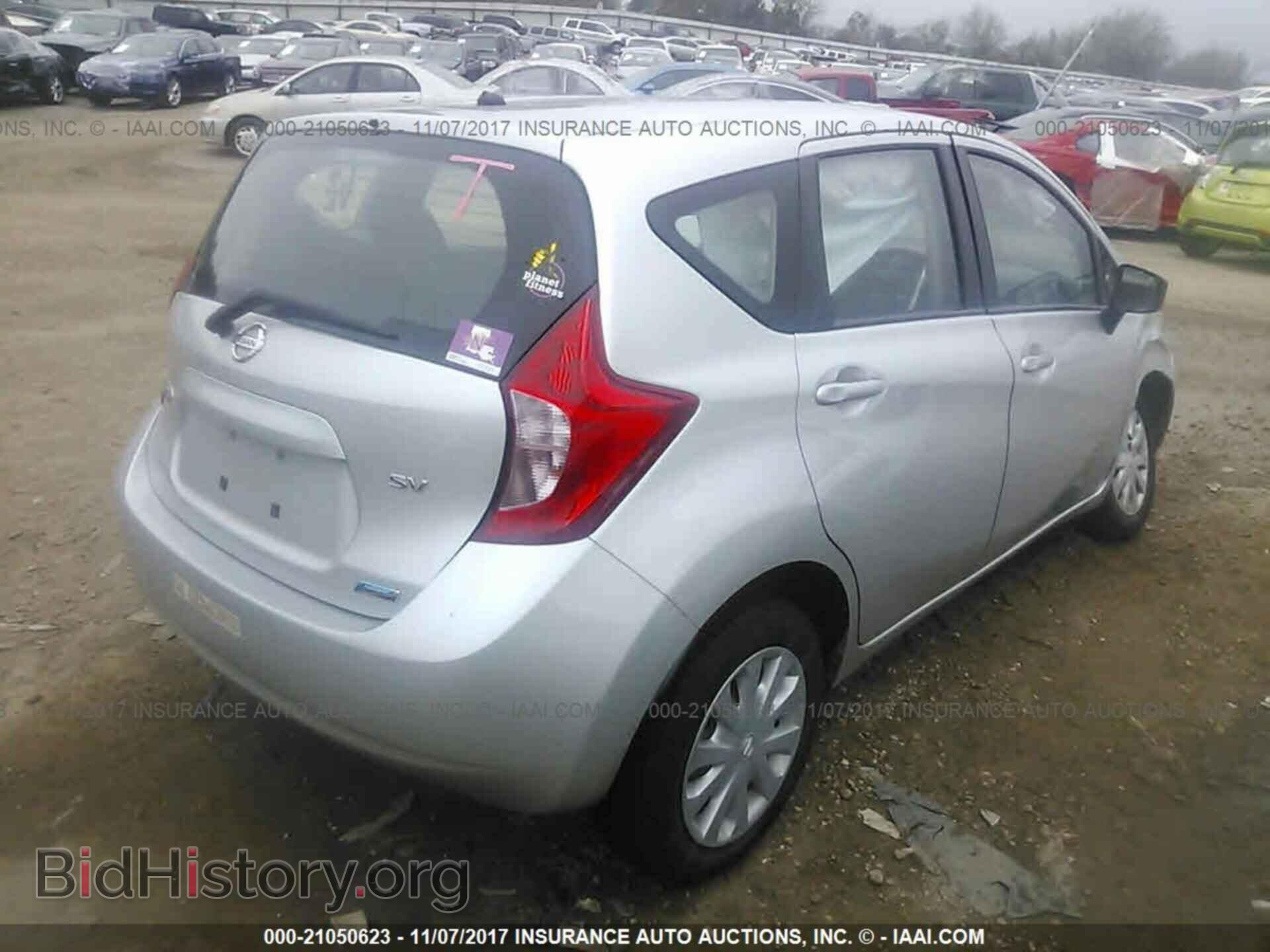 2015 Nissan Versa note - VIN: 3N1CE2CP7FL374008 - Photo 4