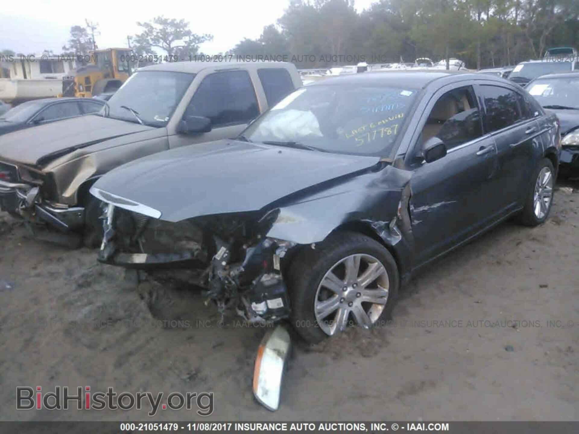 2013 Chrysler 200 - VIN: 1C3CCBBB6DN577787 - Фото 2