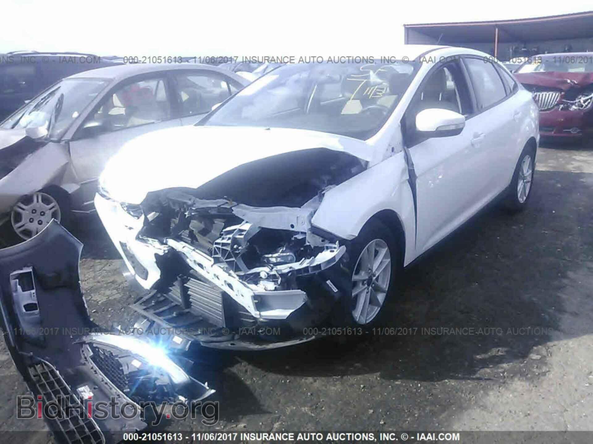 2016 Ford Focus - VIN: 1FADP3F25GL266104 - Фото 2