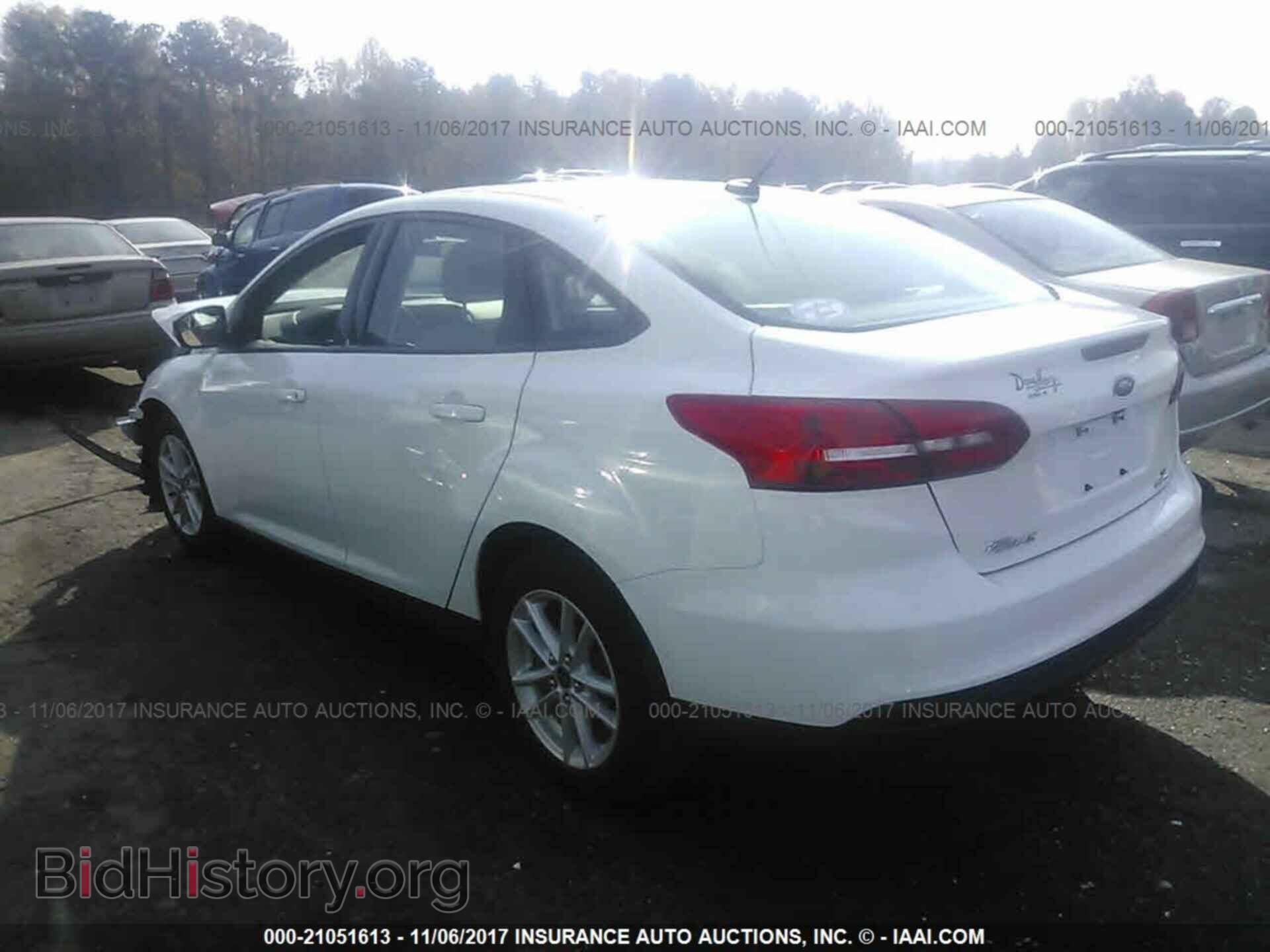 2016 Ford Focus - VIN: 1FADP3F25GL266104 - Фото 3