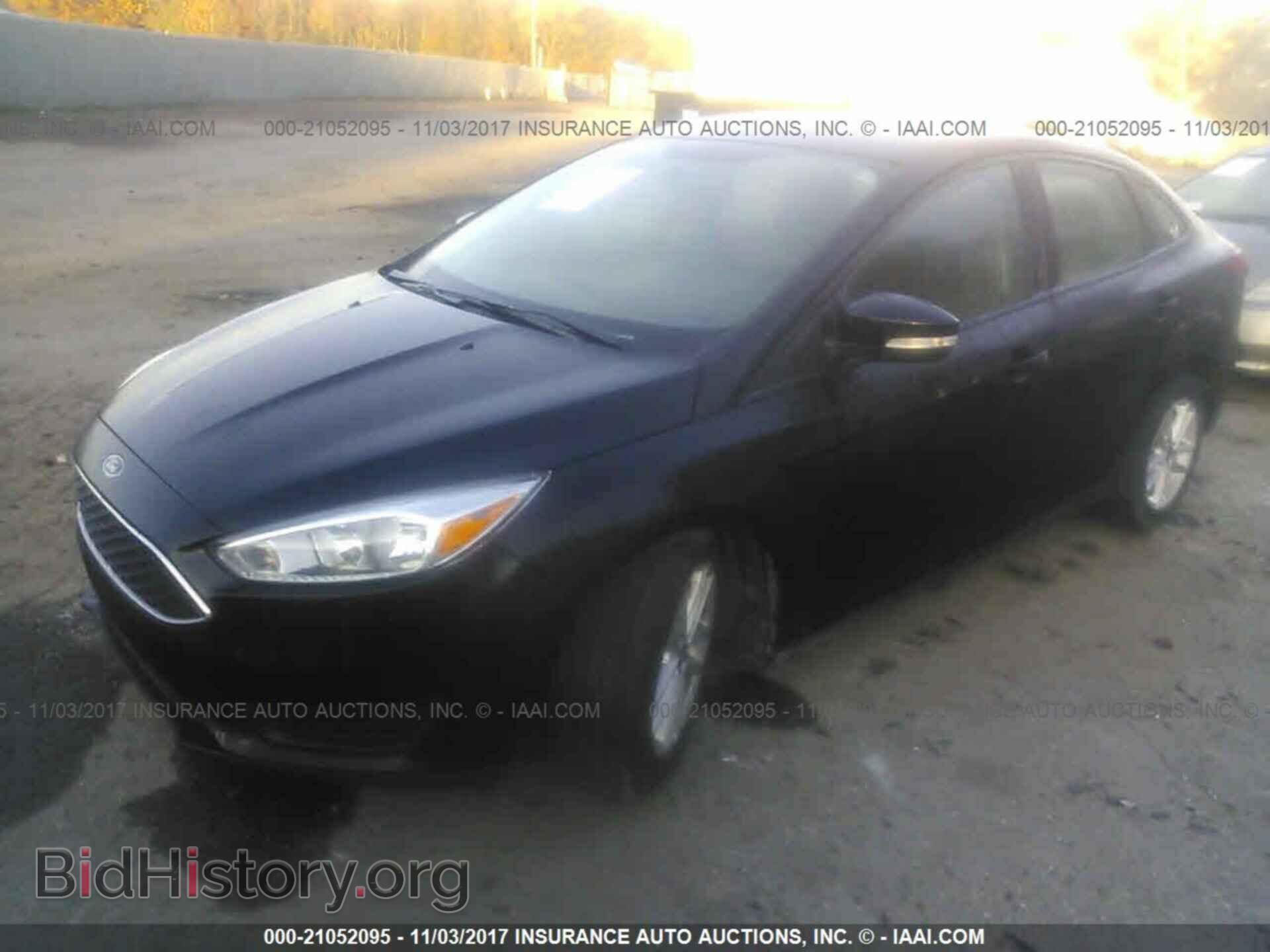 2016 Ford Focus - VIN: 1FADP3F22GL371537 - Photo 2