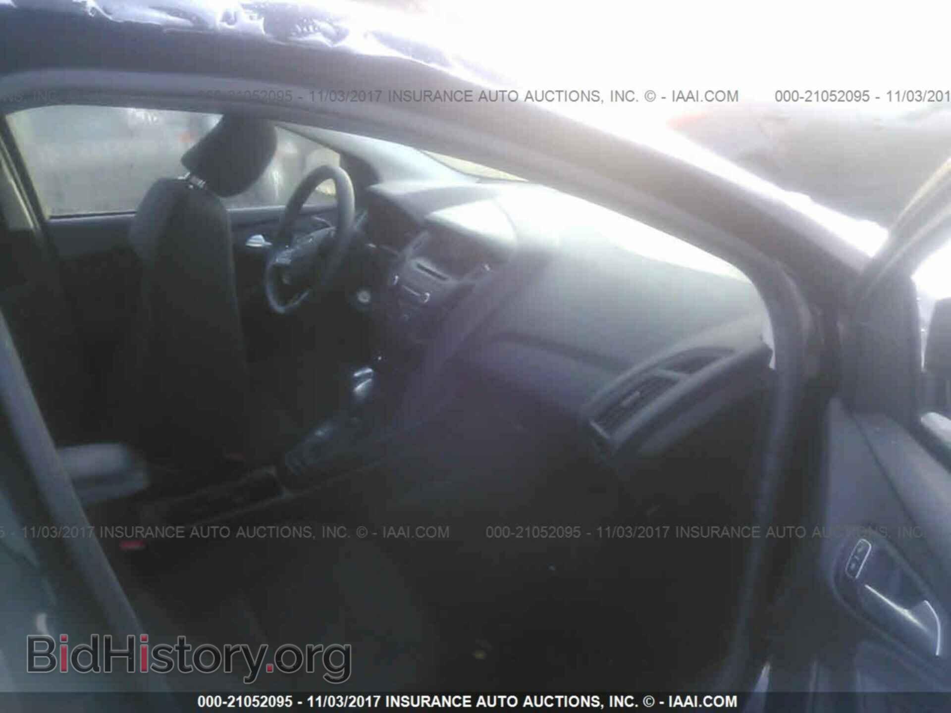2016 Ford Focus - VIN: 1FADP3F22GL371537 - Photo 5