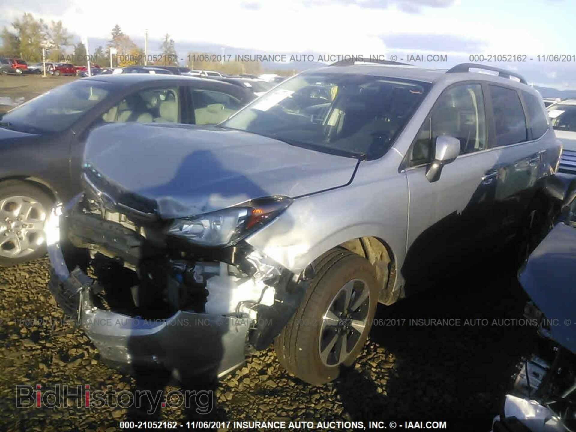 2017 Subaru Forester - VIN: JF2SJAJC7HH575585 - Photo 2