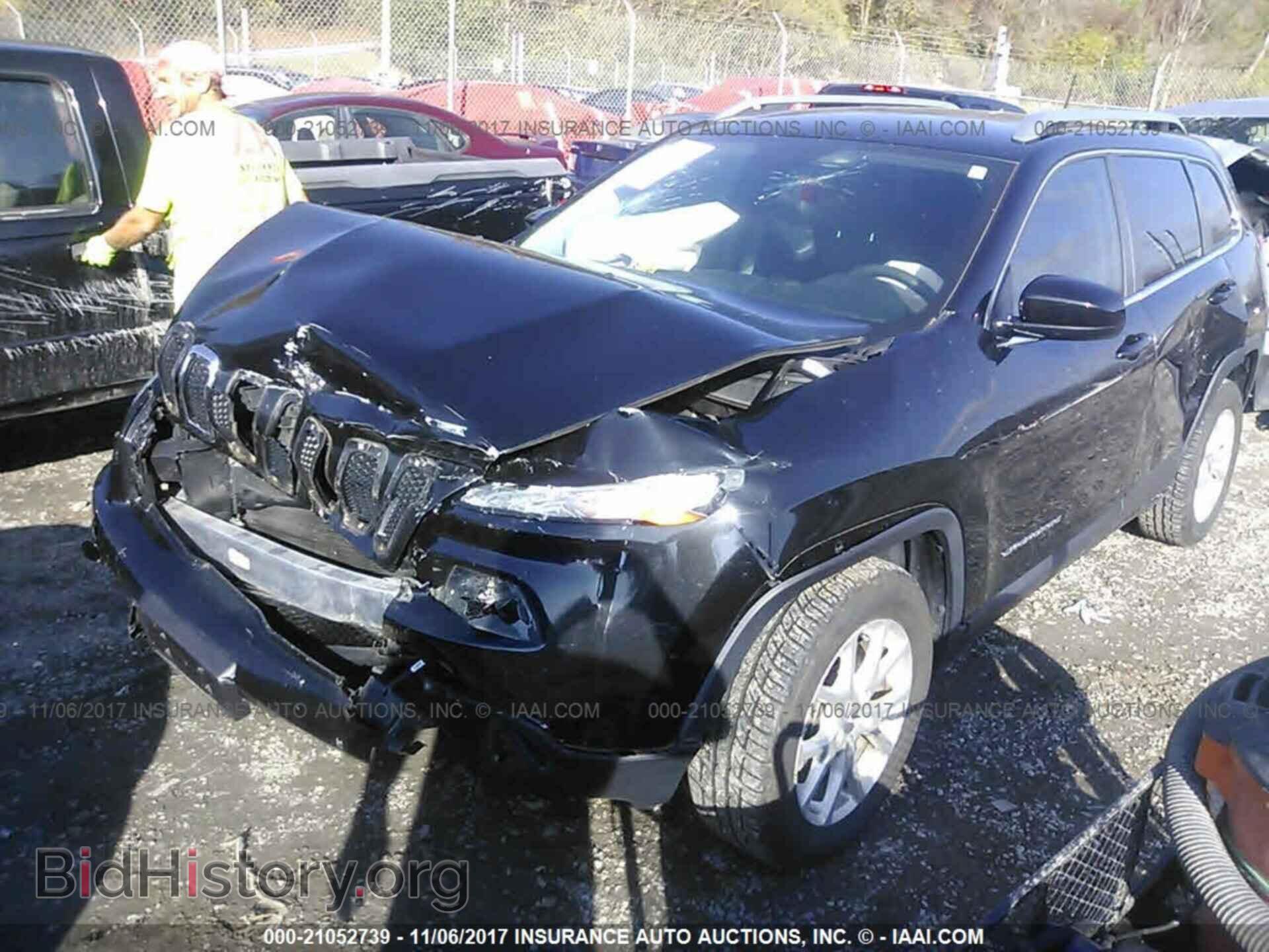 2014 Jeep Cherokee - VIN: 1C4PJLCB0EW268903 - Photo 2