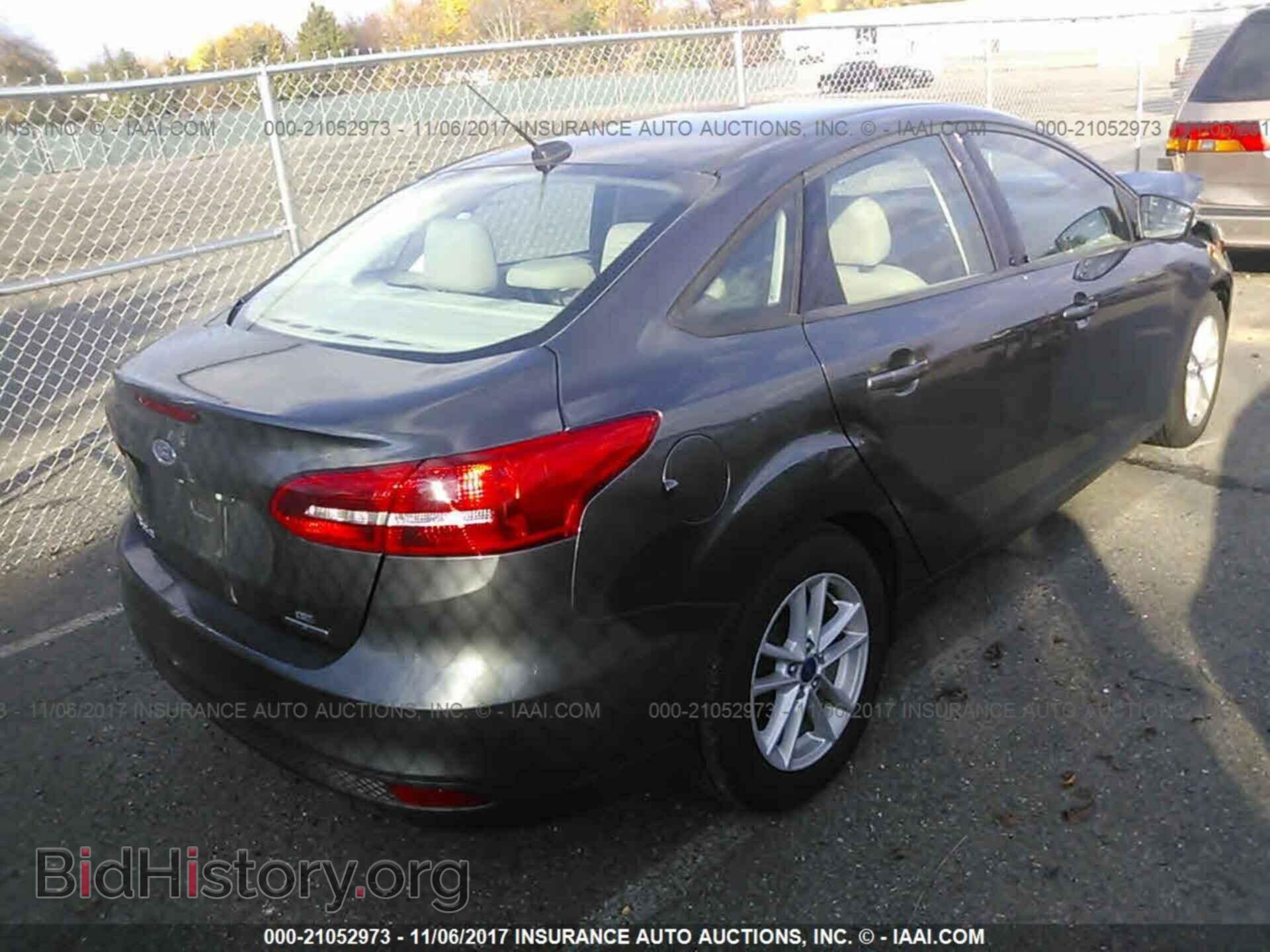 2016 Ford Focus - VIN: 1FADP3F29GL390070 - Photo 4