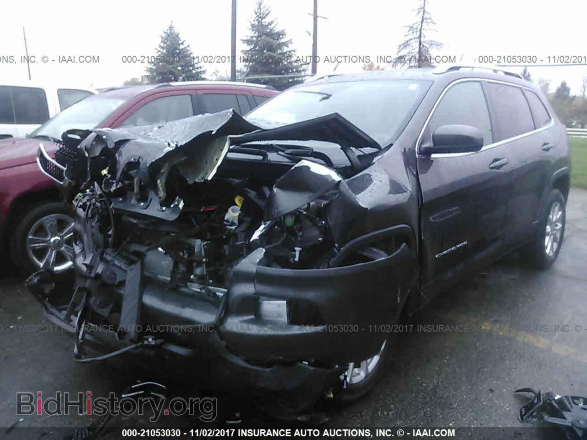2017 Jeep Cherokee - VIN: 1C4PJLCB4HW610034 - Photo 2