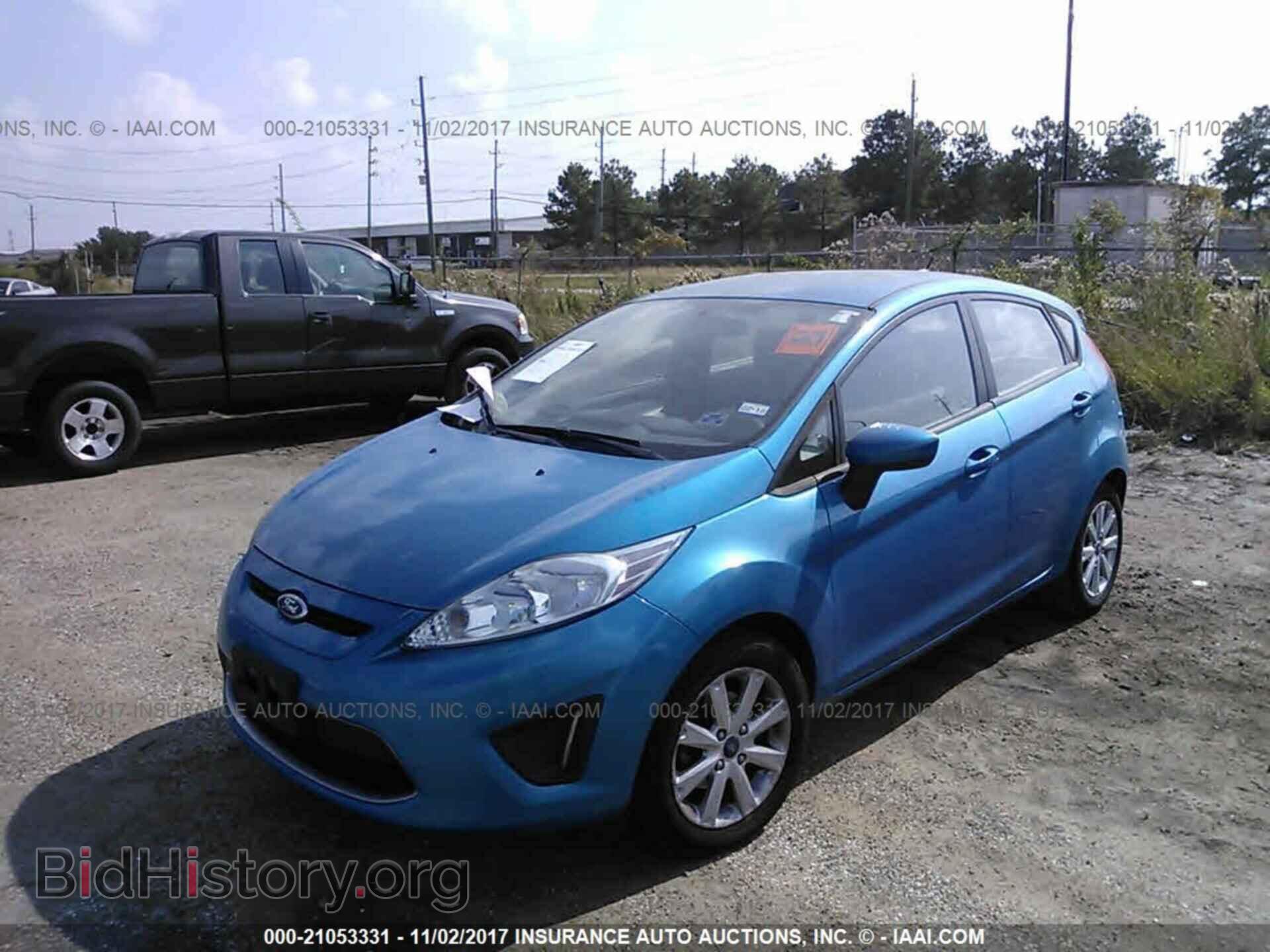 2012 Ford Fiesta - VIN: 3FADP4EJ5CM161618 - Photo 2