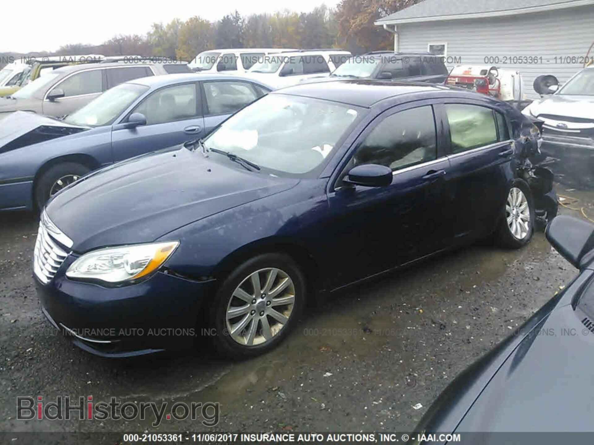 2013 Chrysler 200 - VIN: 1C3CCBBB7DN654795 - Photo 2