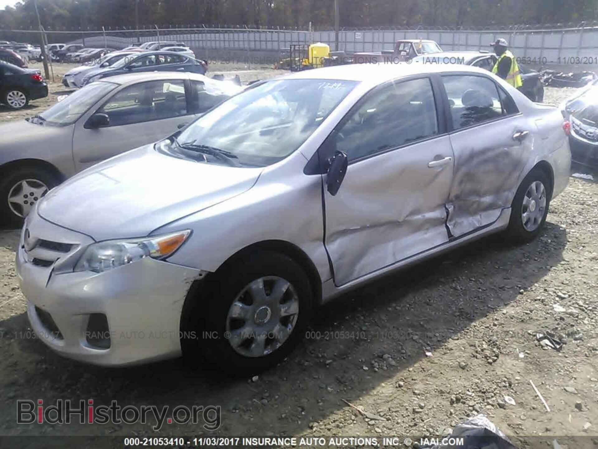 2011 Toyota Corolla - VIN: 2T1BU4EEXBC567219 - Фото 2