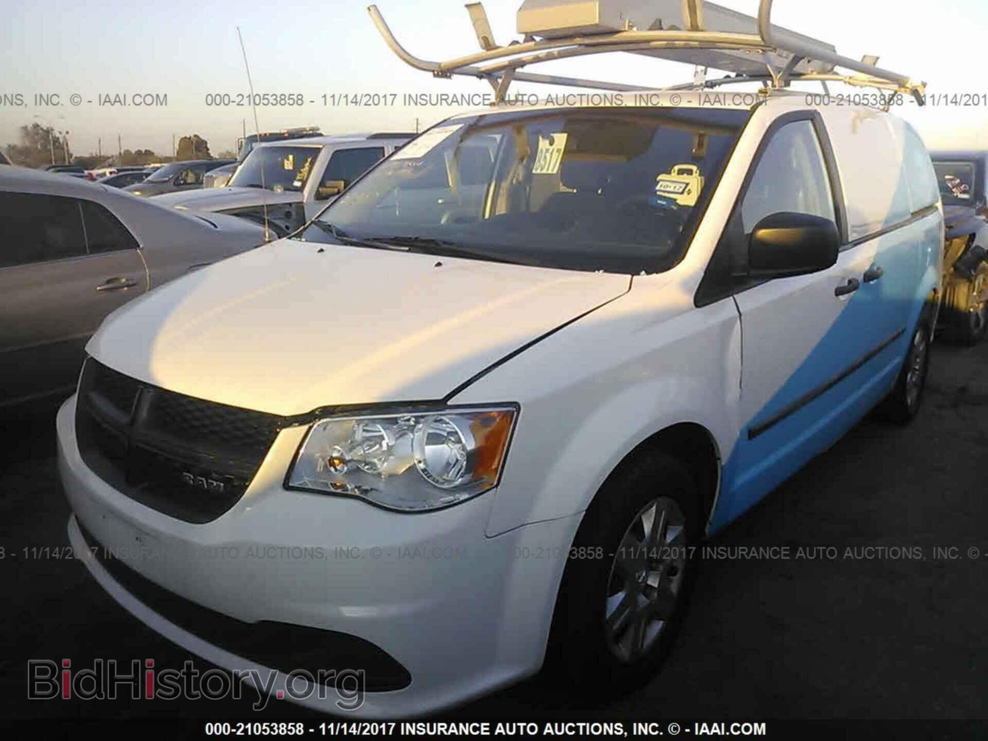 2013 Ram Tradesman - VIN: 2C4JRGAG3DR811835 - Фото 2