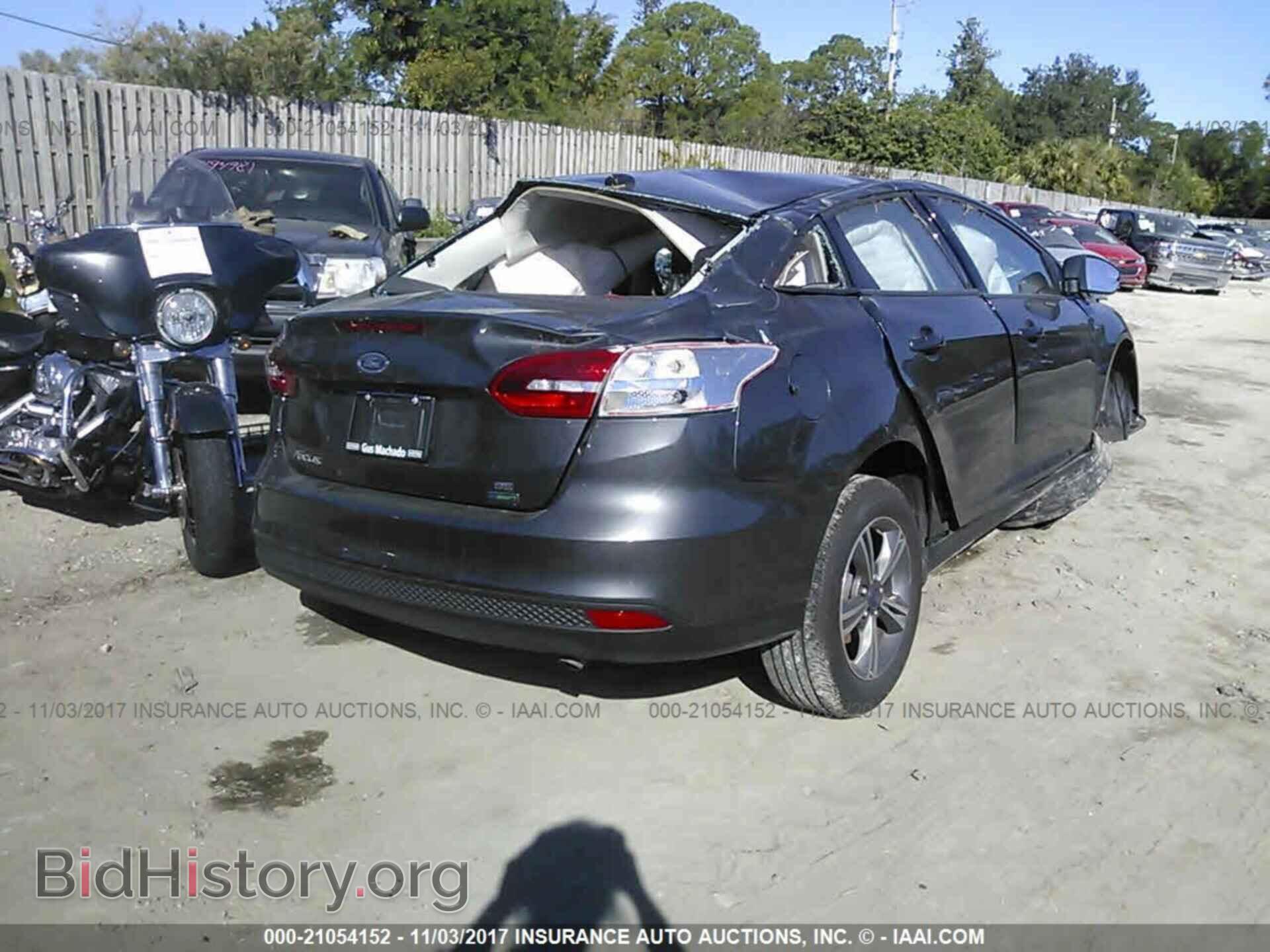 2017 Ford Focus - VIN: 1FADP3FE9HL266246 - Photo 4