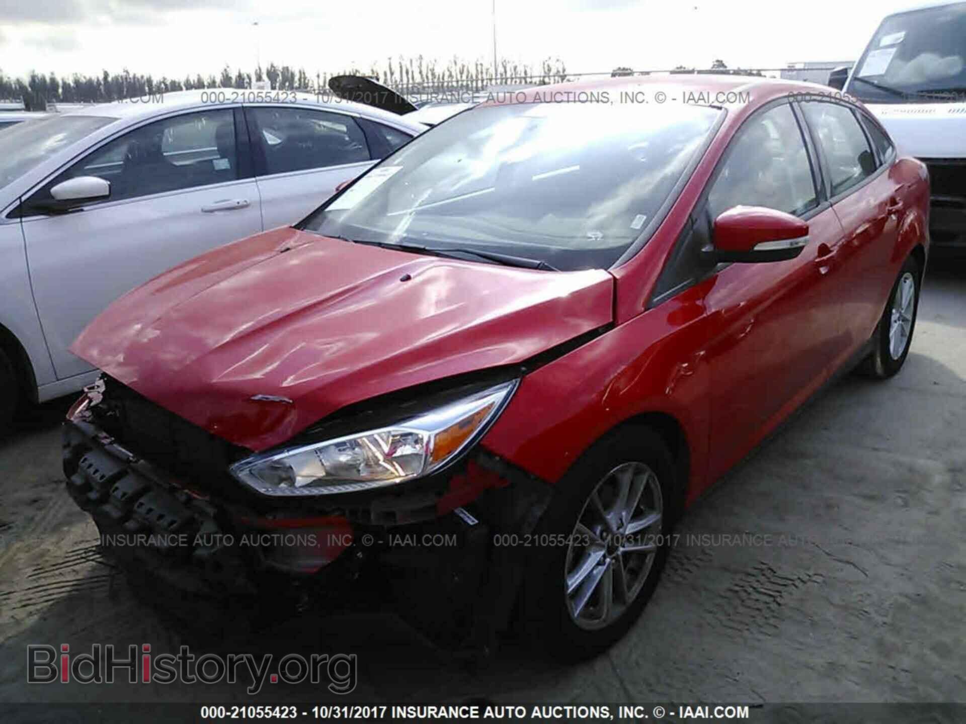 2016 Ford Focus - VIN: 1FADP3F29GL338390 - Photo 2