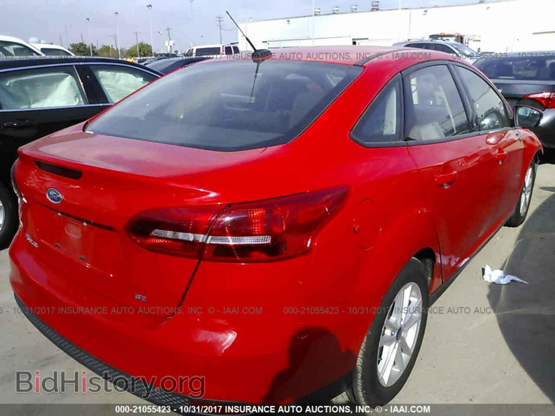 2016 Ford Focus - VIN: 1FADP3F29GL338390 - Photo 4