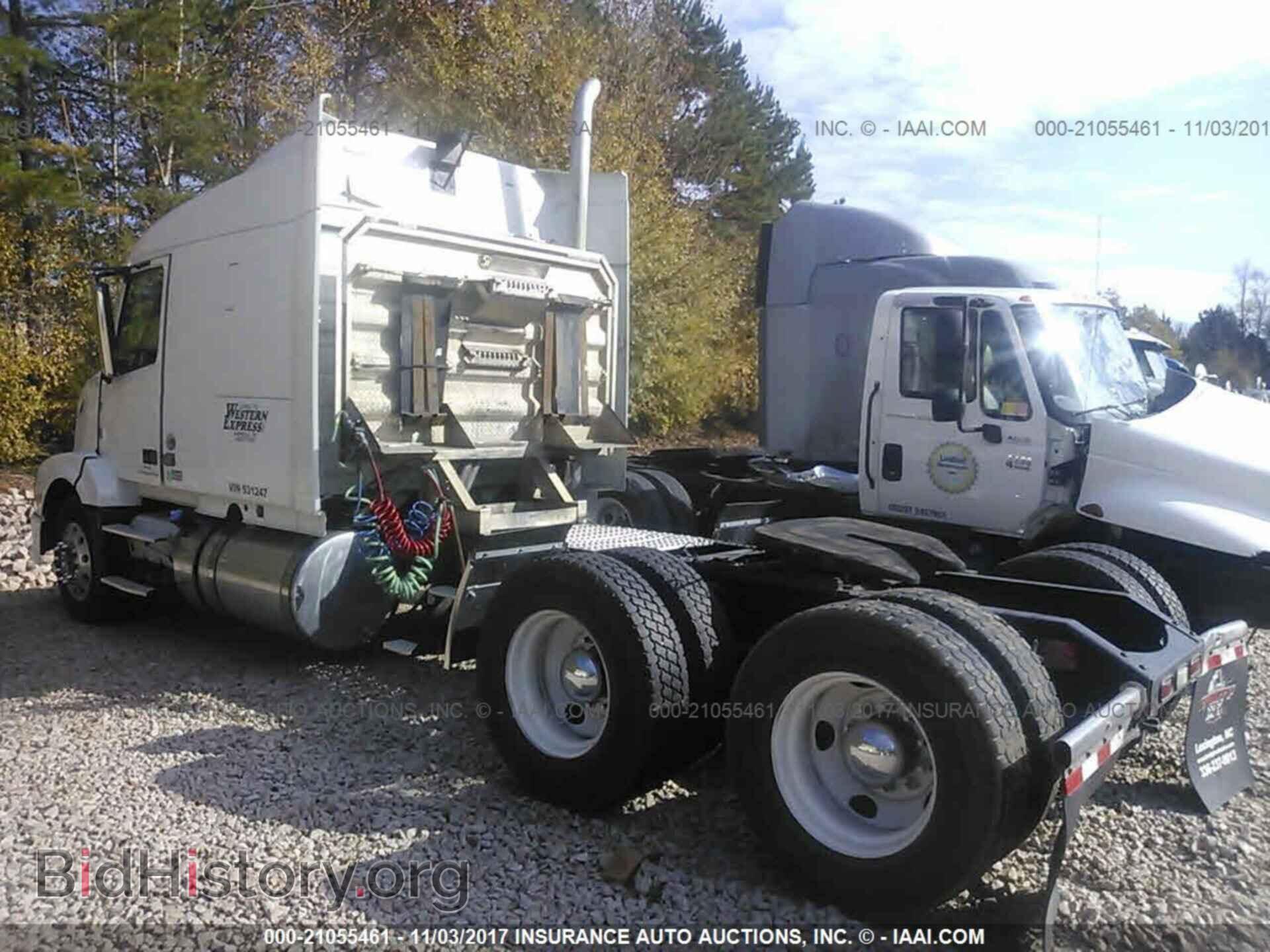 2011 Volvo Vnl - VIN: 4V4NC9EJ6BN531247 - Фото 3