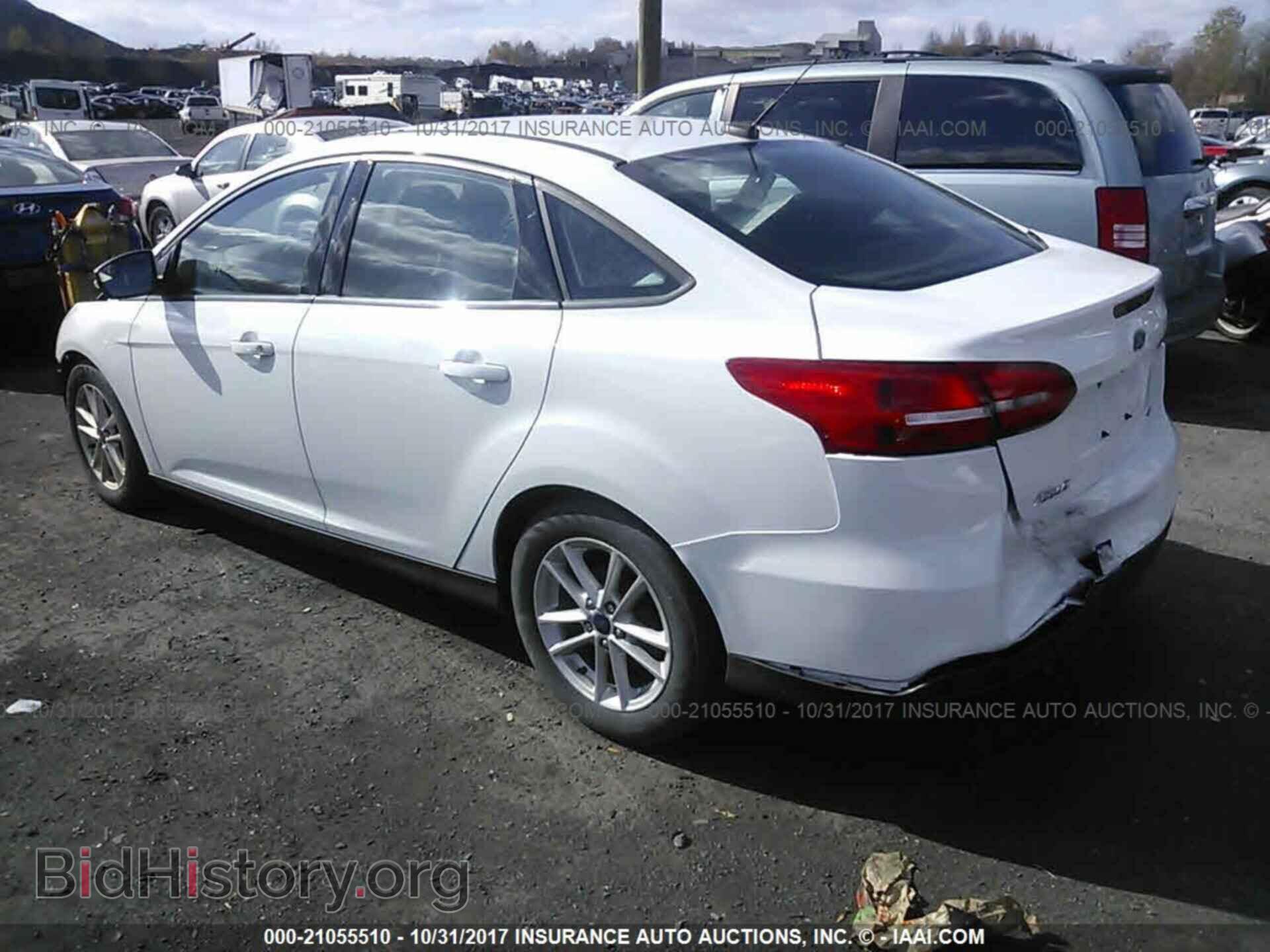 2016 Ford Focus - VIN: 1FADP3F2XGL303034 - Фото 3