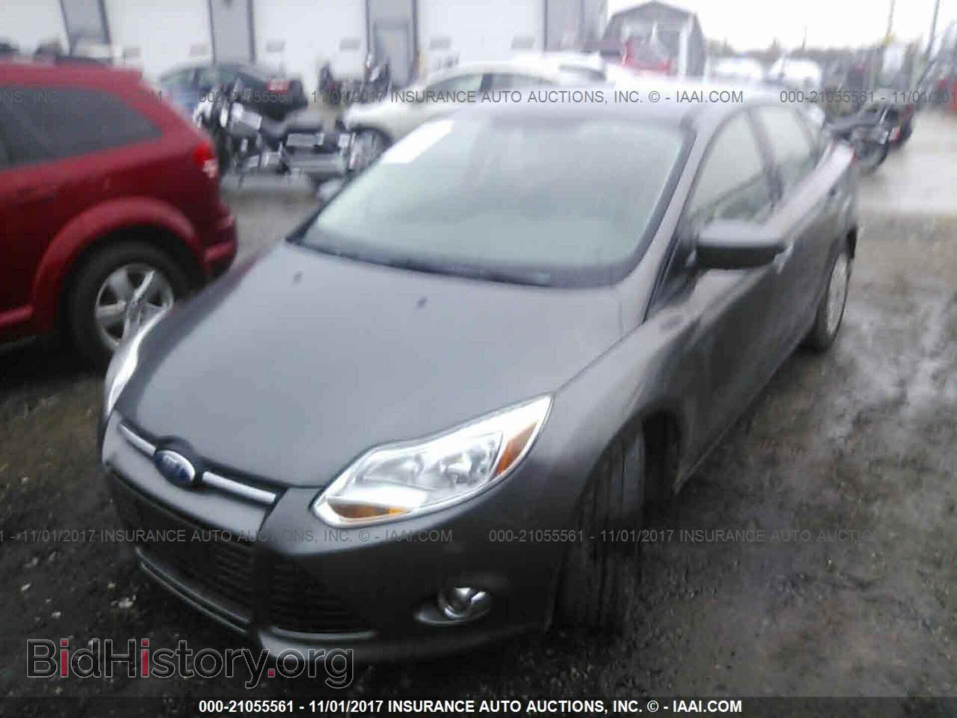 2012 Ford Focus - VIN: 1FAHP3F21CL233810 - Photo 2