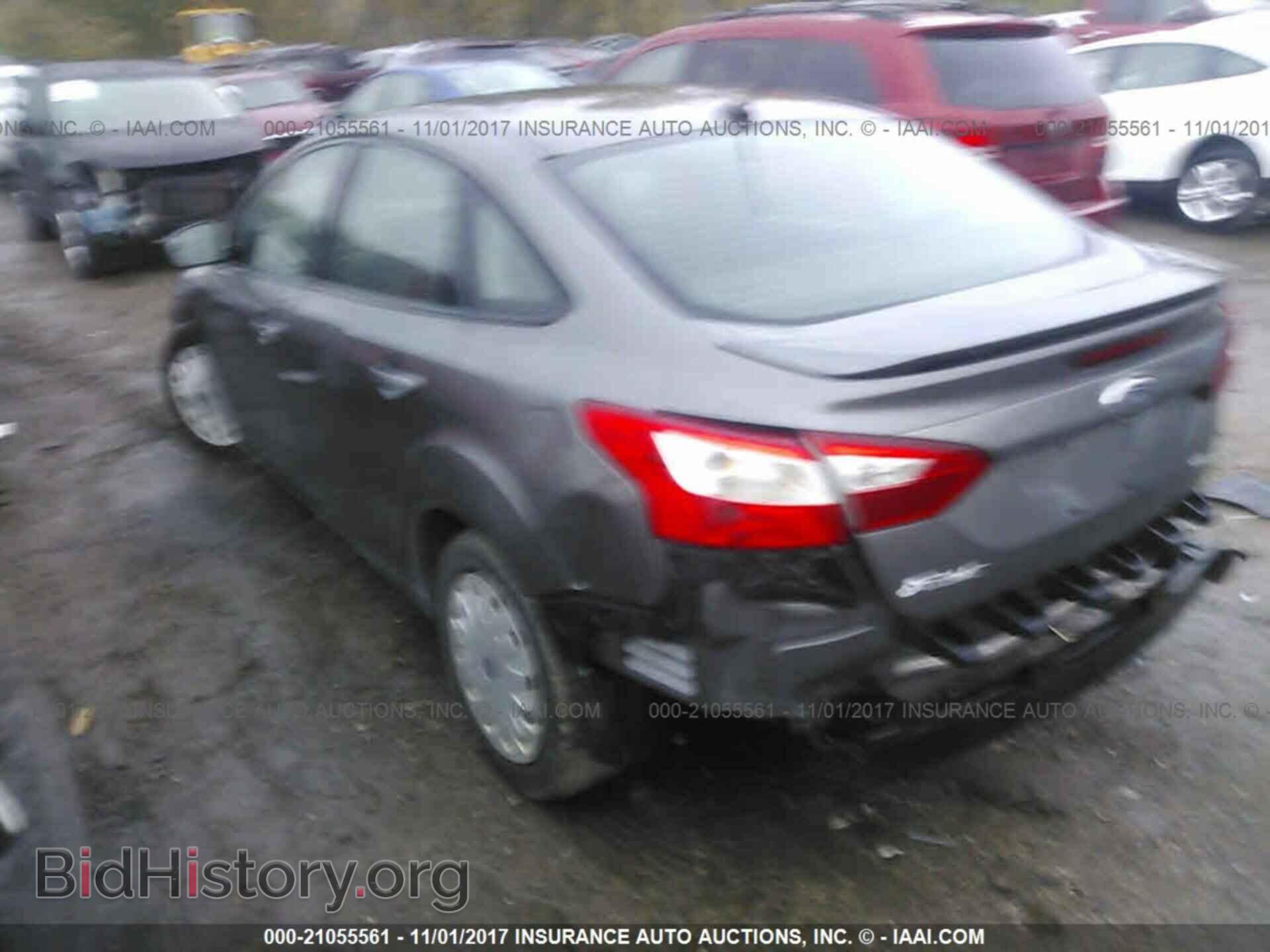 2012 Ford Focus - VIN: 1FAHP3F21CL233810 - Photo 3